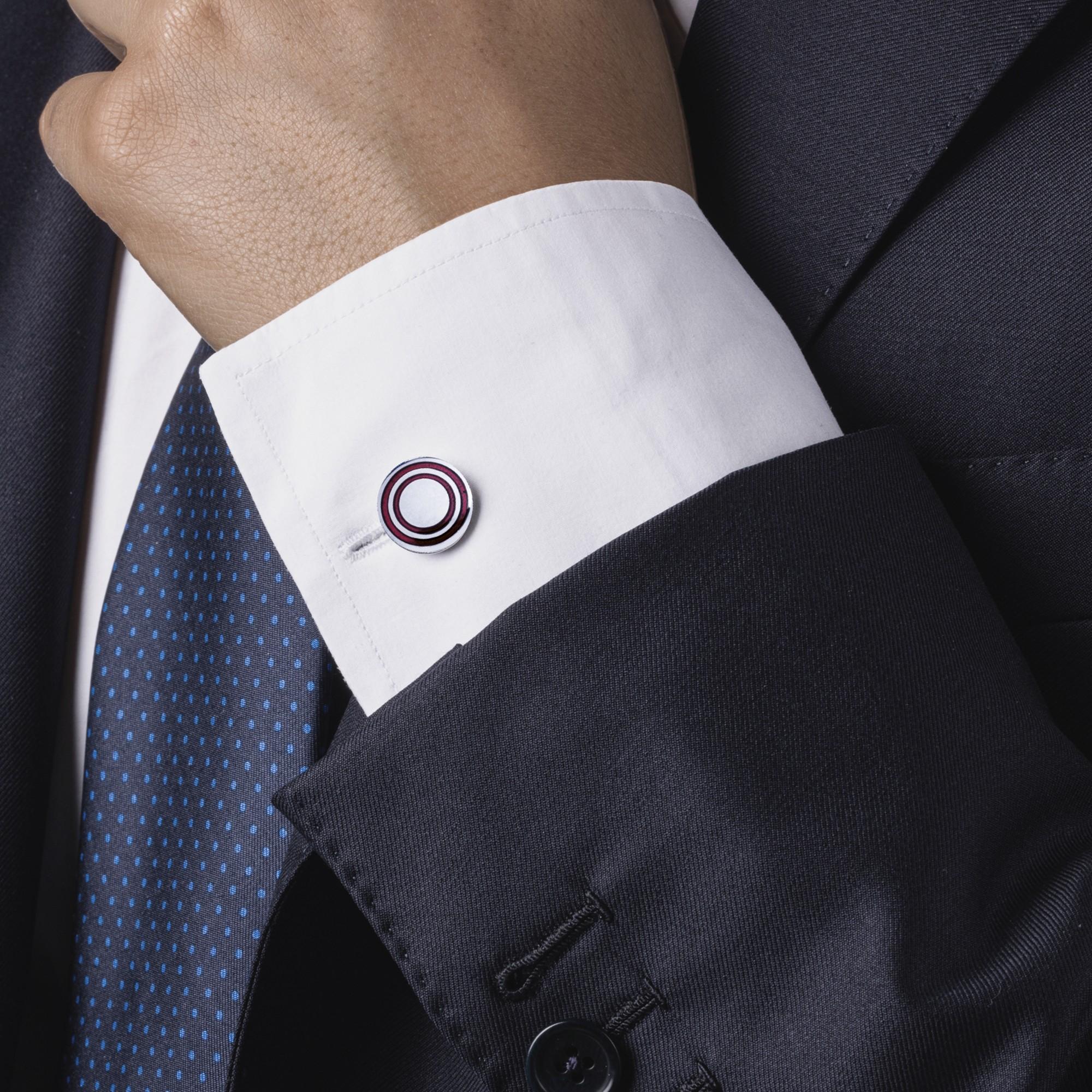 Collection design Alex Jona, fabriqués à la main en Italie, boutons de manchette en argent sterling et émail rouge feu. Ces boutons de manchette sont dotés d'une fermeture en T, ce qui permet de les utiliser facilement et de s'assurer qu'ils