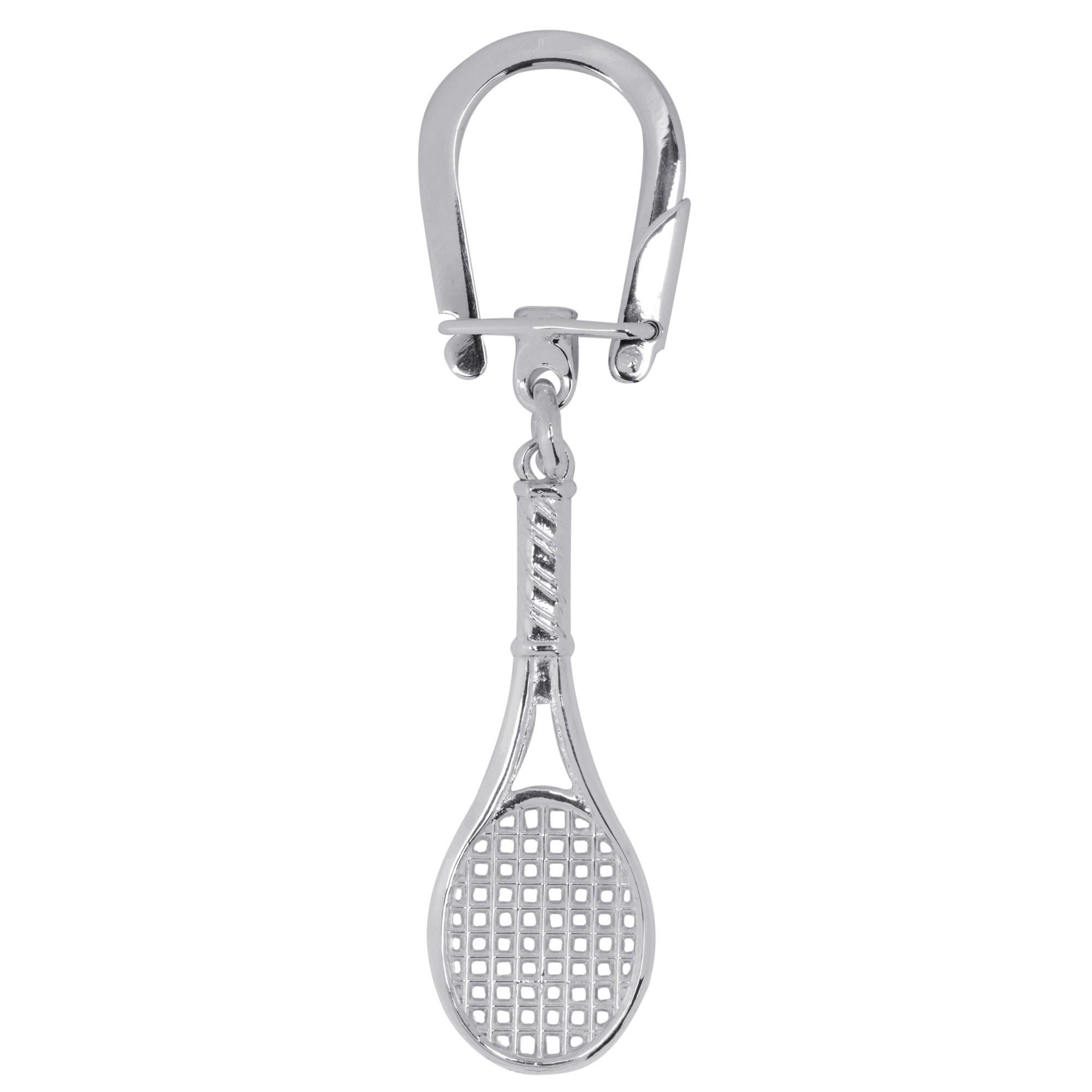 Collezione di design Alex Jona, realizzata a mano in Italia, portachiavi per racchetta da tennis in argento Sterling.
Dimensioni della racchetta: L: 21,09 in / 53,57 x L: 0,85 in / 21,75 mm x Profondità: 0,11 in / 2,99 mm

I regali Alex Jona si