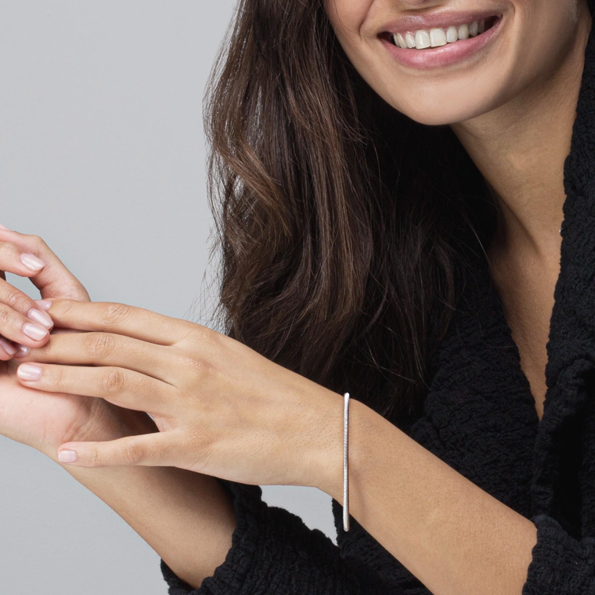 Donna Bracciale a filo ritorto Alex Jona in argento sterling in vendita