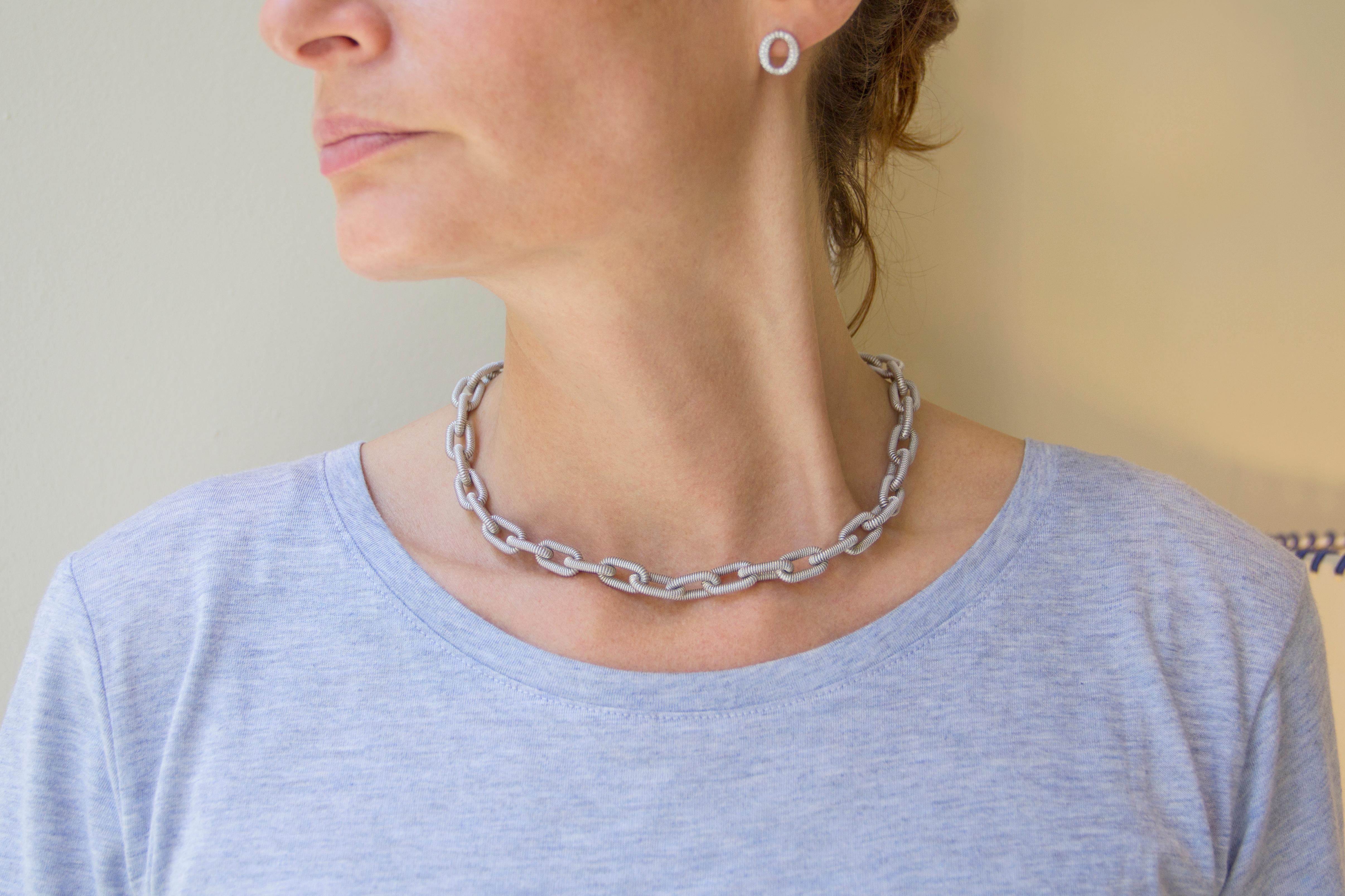 Jona design collection, hand crafted in Italy, rhodium plated sterling silver twisted wire necklace. Marked Jona.
Dimensions: L 17.32 in x W 0.36 in x D 0.11 in - L 44 cm x W 9.26 mm x D 2.97 mm
All Jona jewelry is new and has never been previously