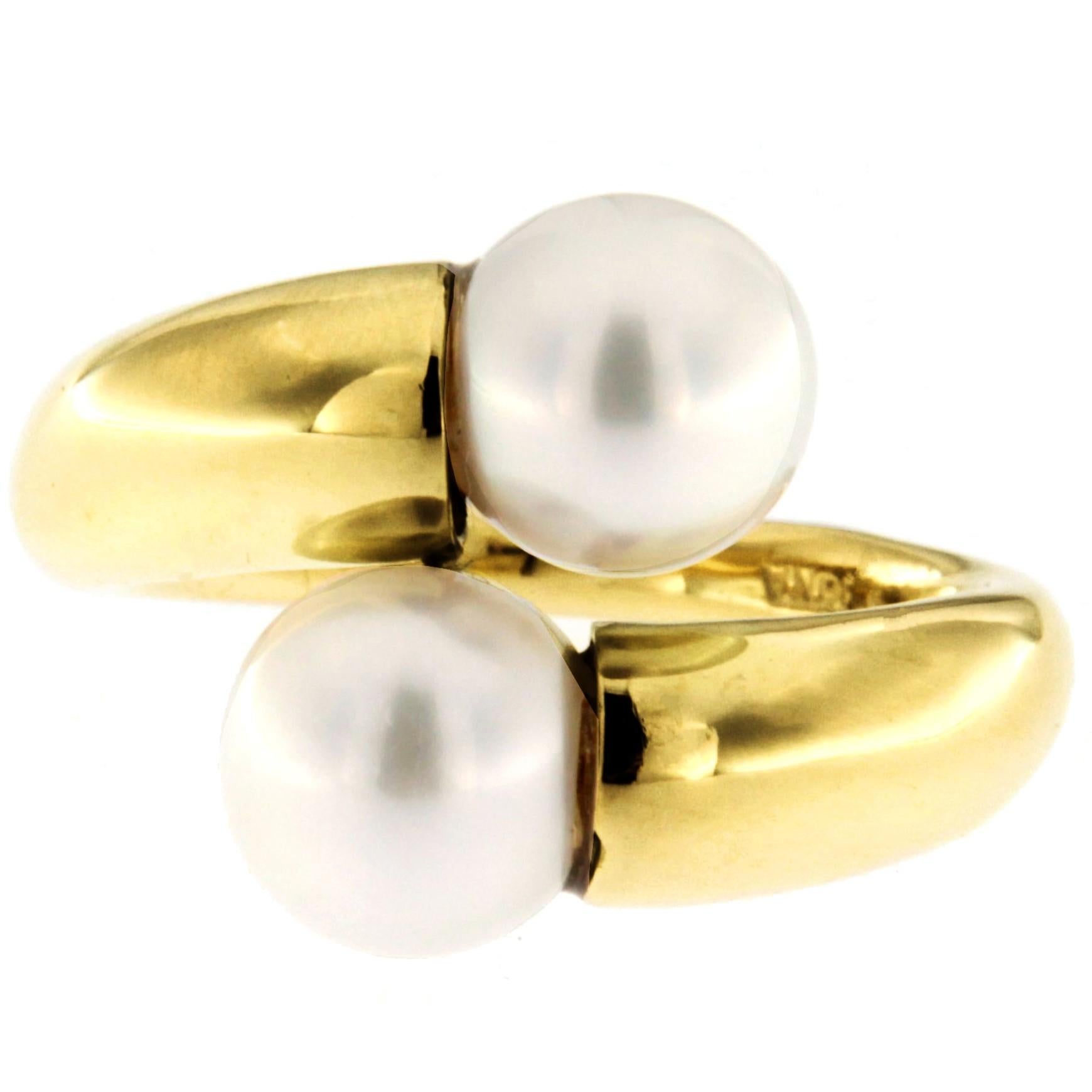 Alex Jona Toi et Moi Japanese Natural Pearl Crossover 18 Karat Yellow Gold Ring For Sale