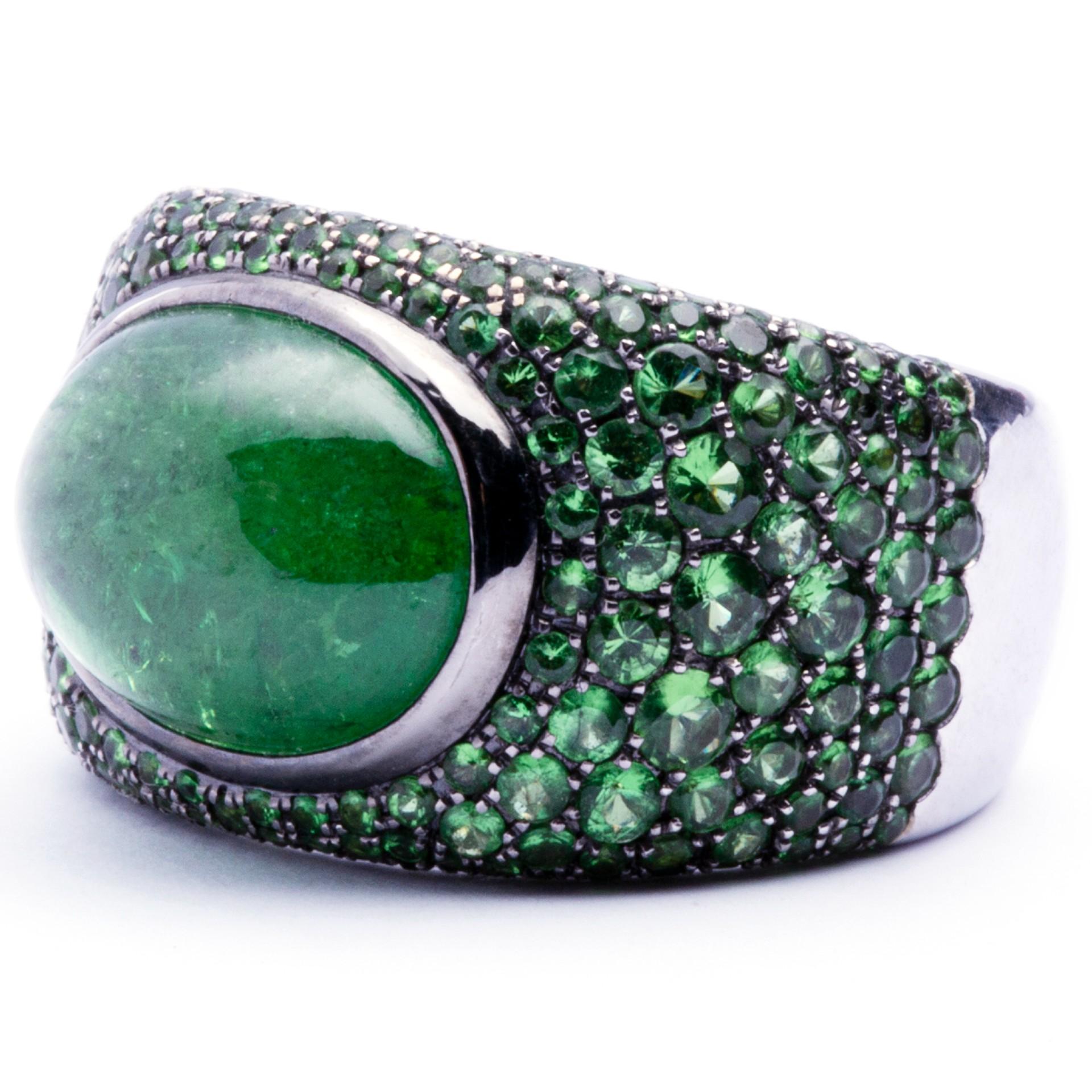 Alex Jona Tsavorite 18 Karat White Gold Band Ring In New Condition For Sale In Torino, IT