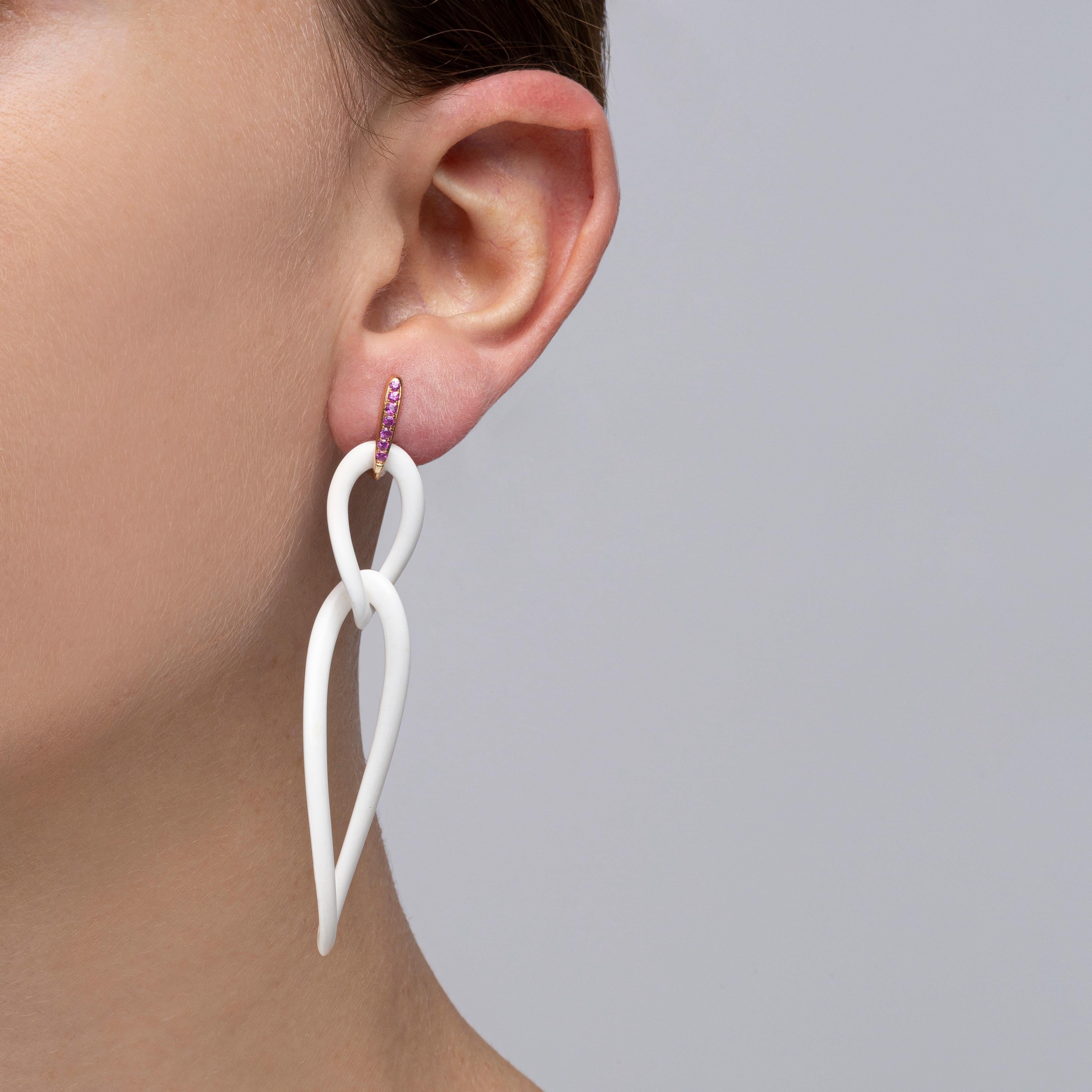 Alex Jona design collection, hand crafted in Italy, 18 karat rose gold pendant earrings set with 0.30 carats of pink sapphires, suspending two white agate oval curb links. Total length 3