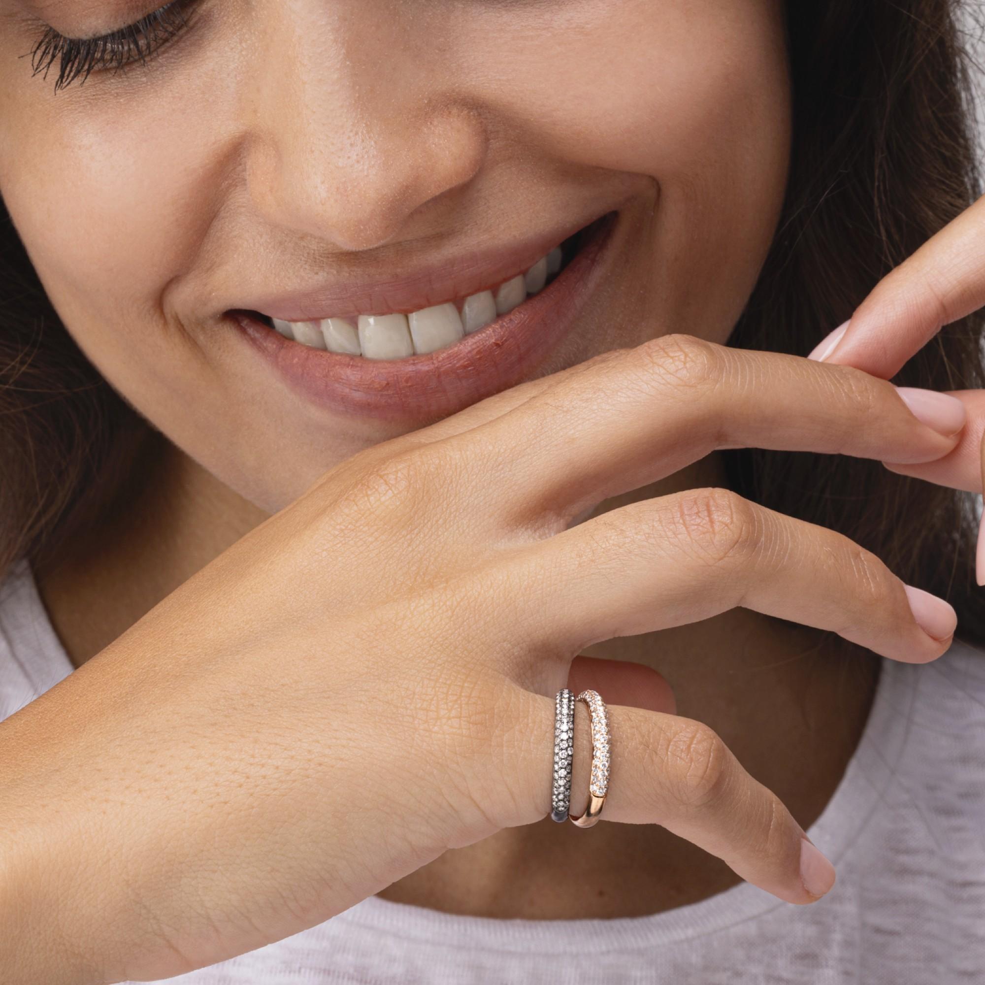 Alex Jona White Diamond 18 Karat White Gold Band Ring with Black Rhodium For Sale 2