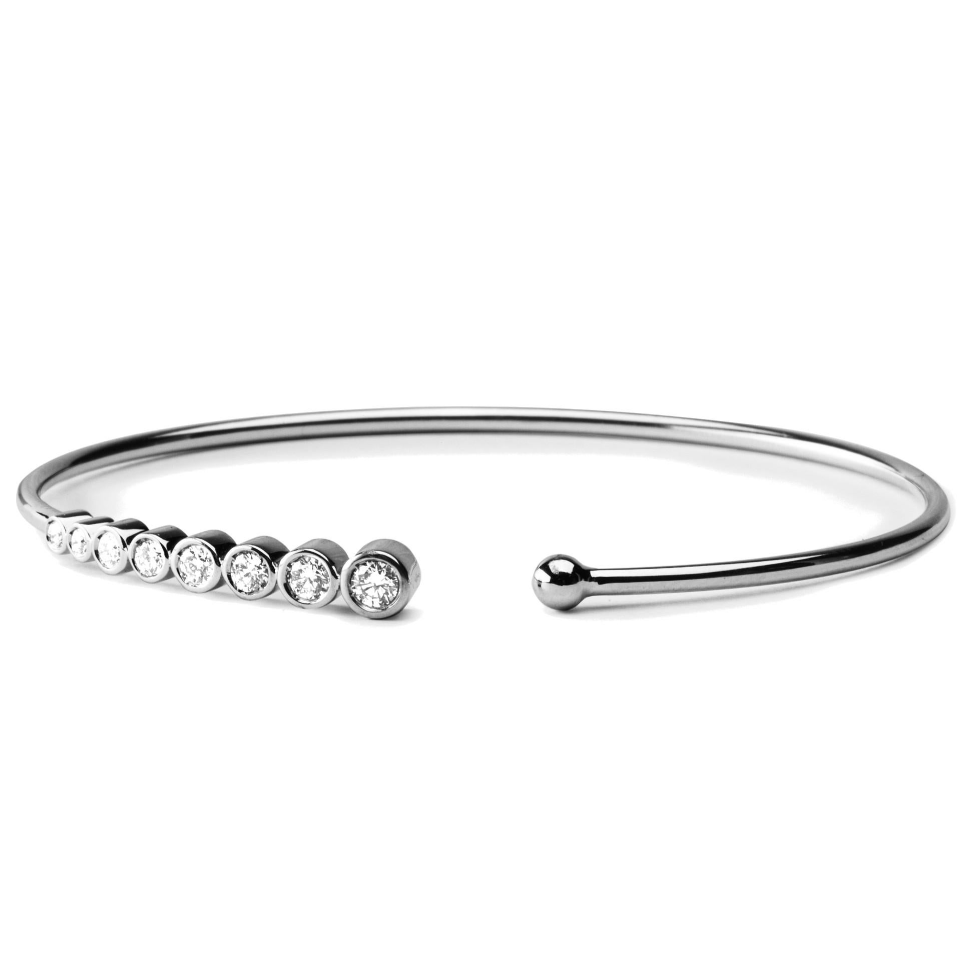 Round Cut Alex Jona White Diamond 18 Karat White Gold Bangle Bracelet For Sale