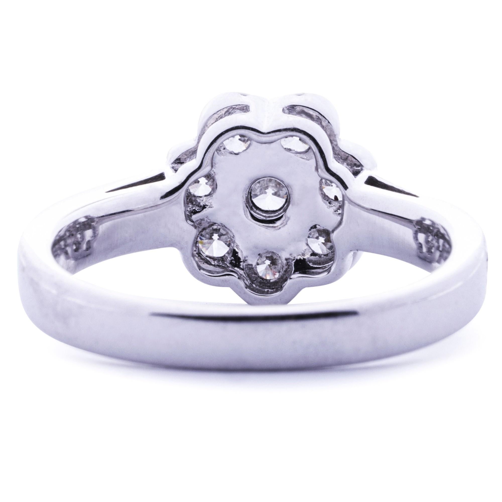 Alex Jona White Diamond 18 Karat White Gold Cluster Ring In New Condition For Sale In Torino, IT