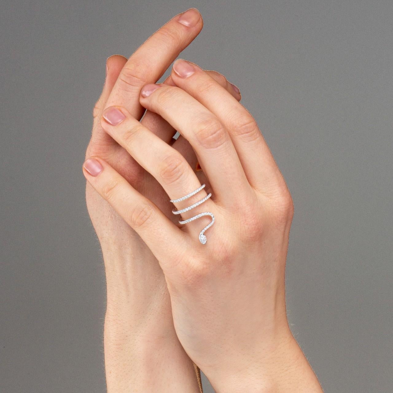 Alex Jona White Diamond 18 Karat White Gold Coil Snake Ring In New Condition For Sale In Torino, IT