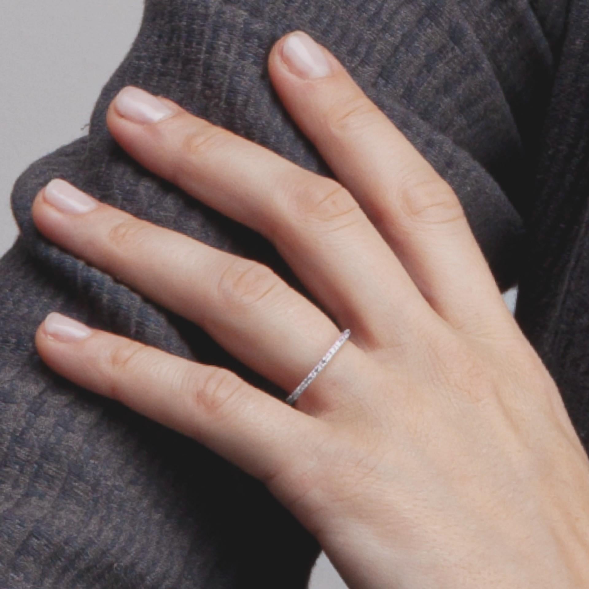 Donna Alex Jona Anello a fascia per l'eternità in oro bianco 18 carati con diamante bianco in vendita