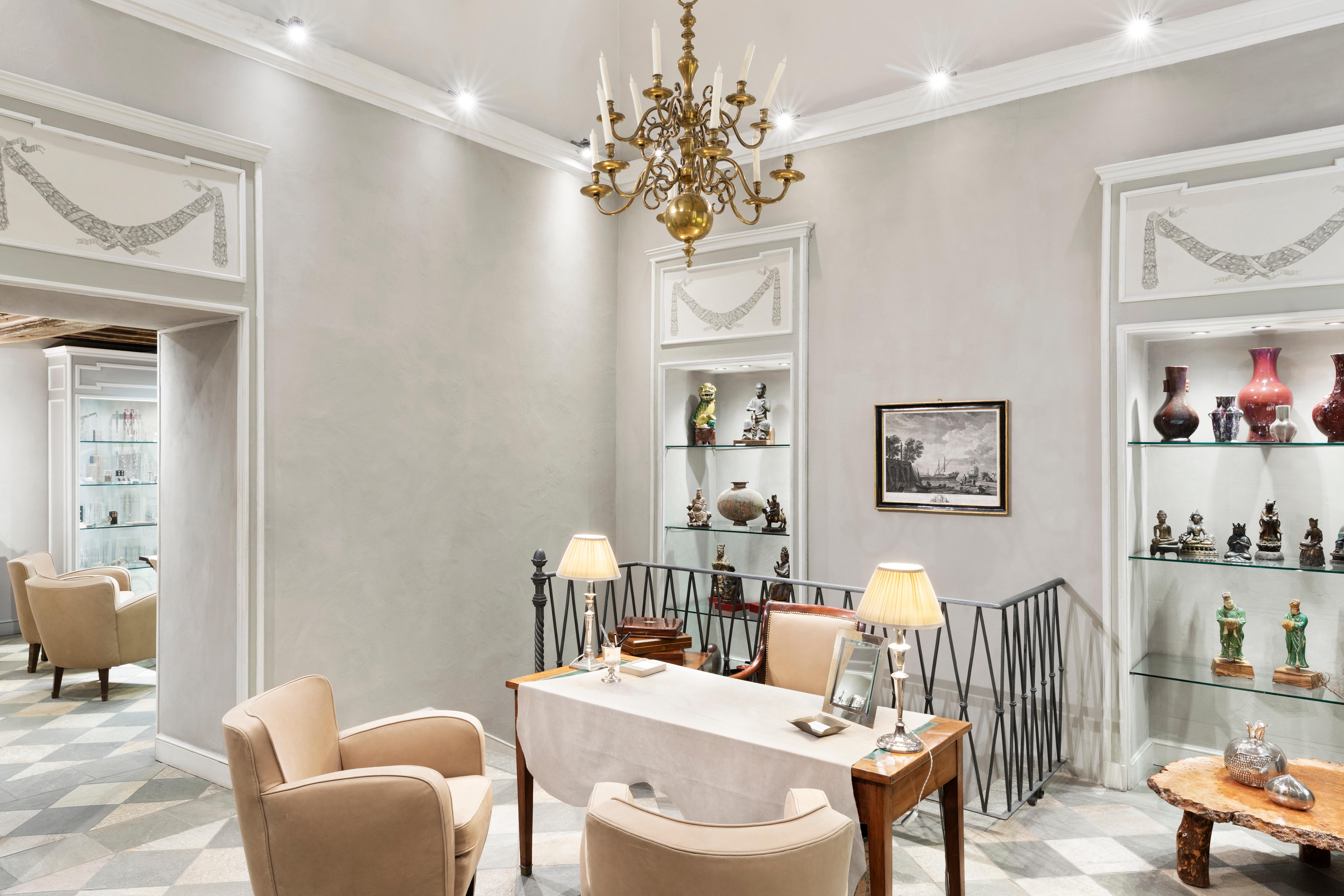 Orecchini a fiore in oro bianco 18 carati con diamante bianco Alex Jona in vendita 4