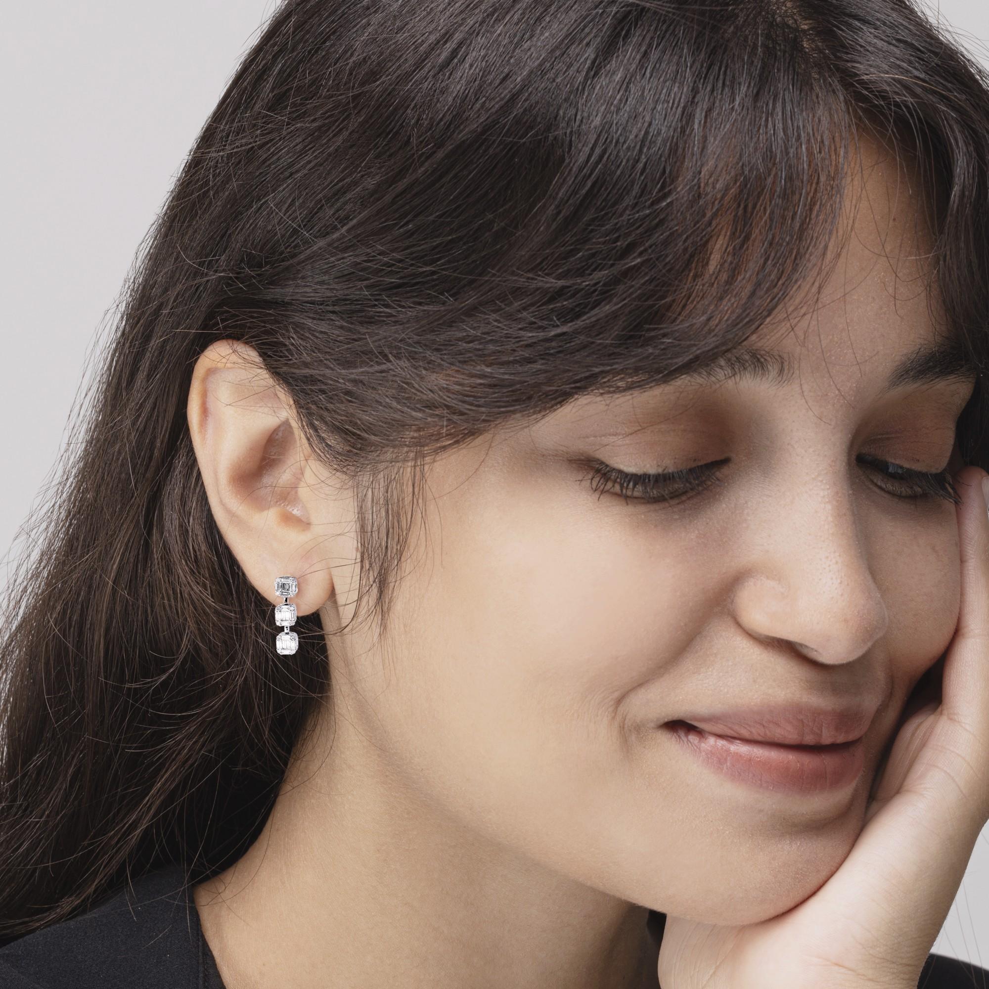 Alex Jona design collection, hand crafted in Italy, 18 karat white gold geometric diamond earrings set with 0.58 carats of white diamonds.

Alex Jona jewels stand out, not only for their special design and for the excellent quality of the gemstones,