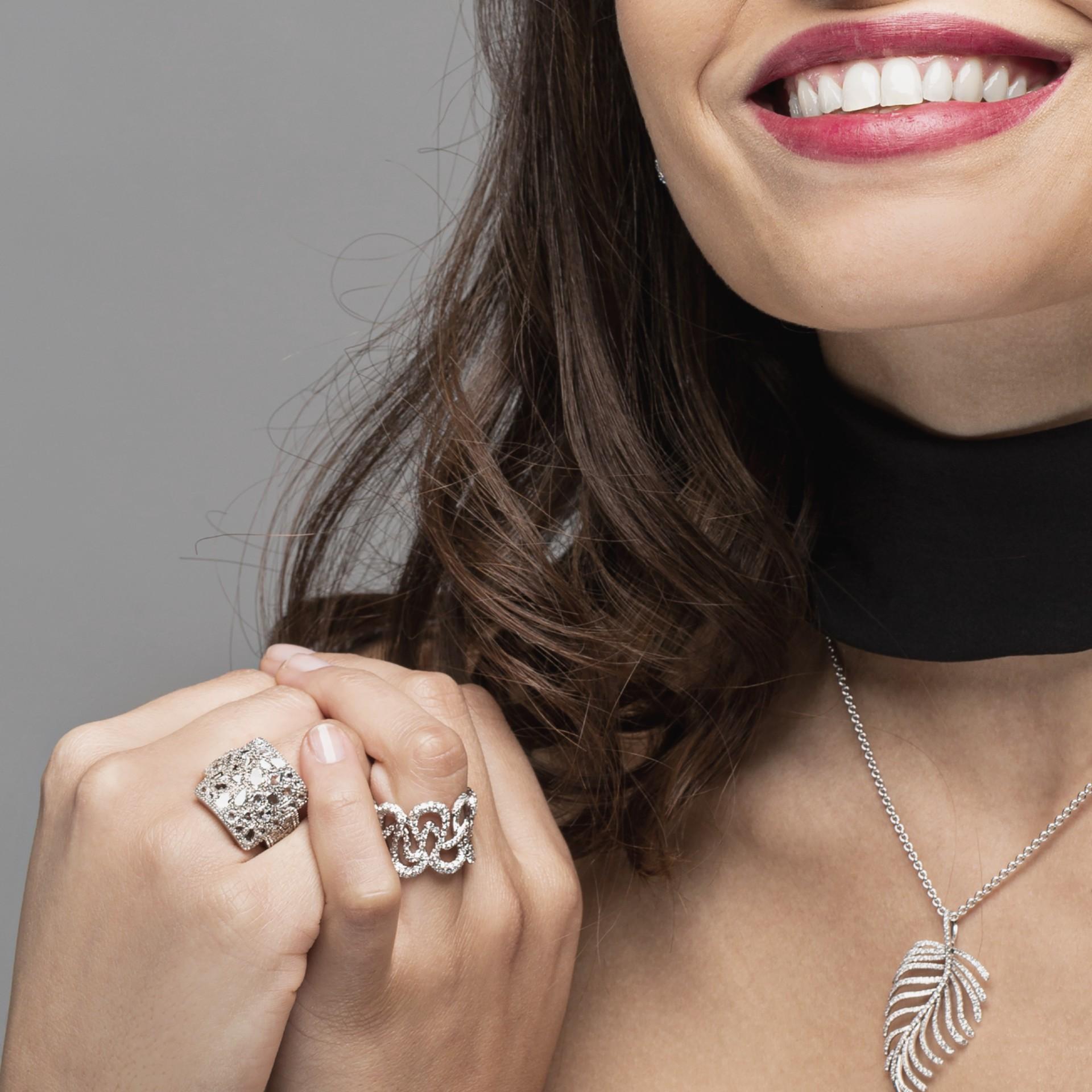 Alex Jona Anello a fascia con diamante bianco in oro bianco 18 carati in vendita 1