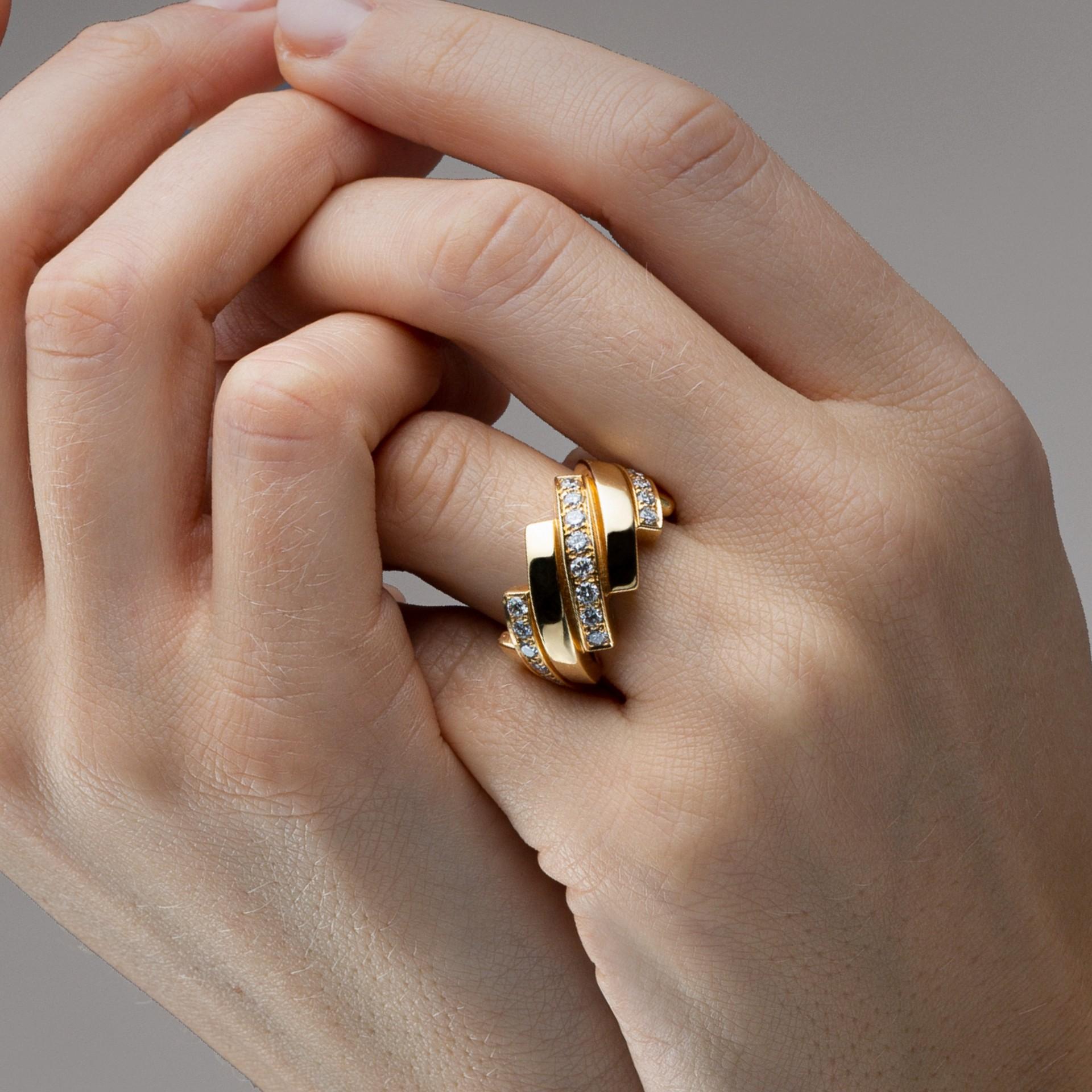 Women's Alex Jona White Diamond 18 Karat Yellow Gold Ring Band For Sale