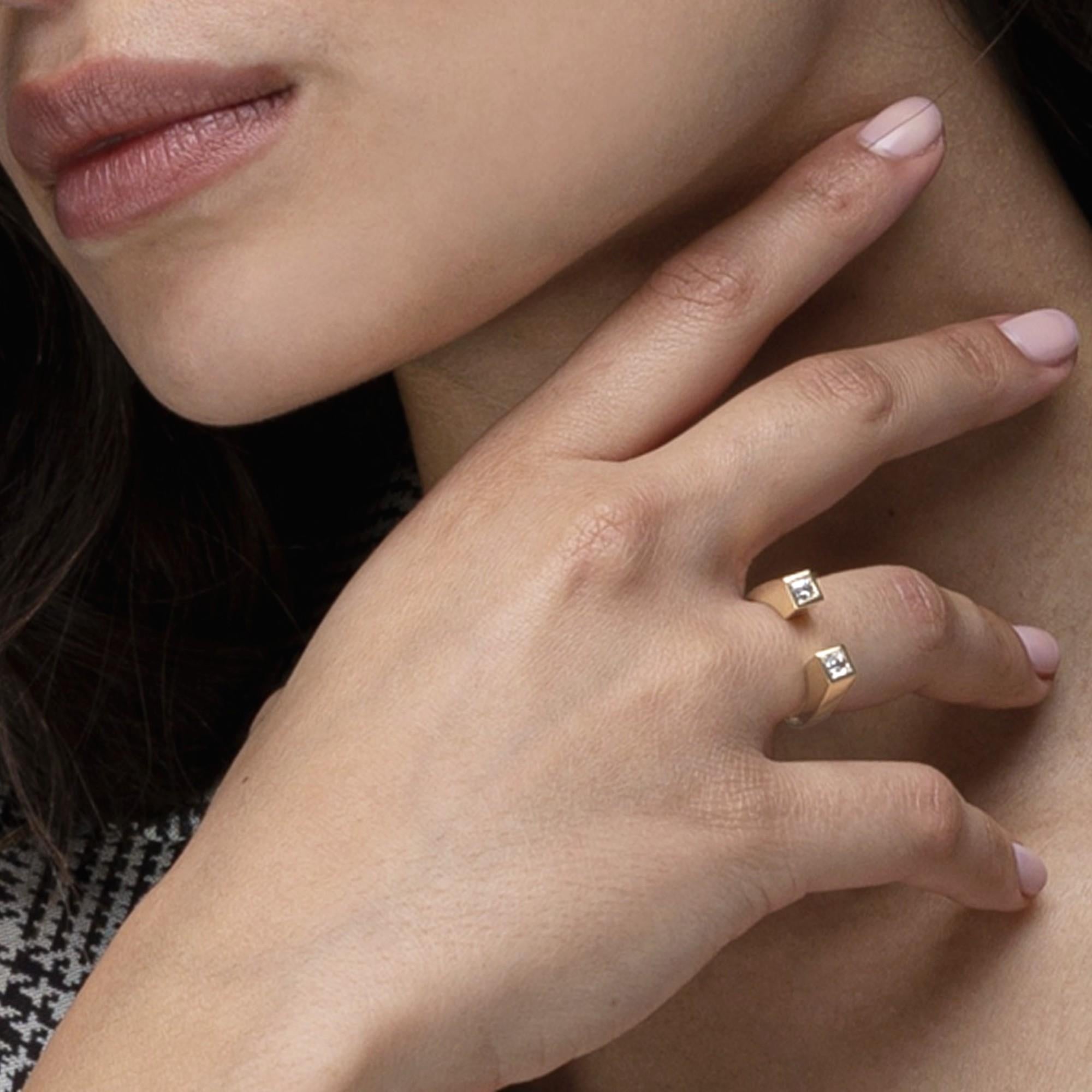 Offener Ring aus 18 Karat Gelbgold mit weißem Diamanten von Alex Jona Damen im Angebot