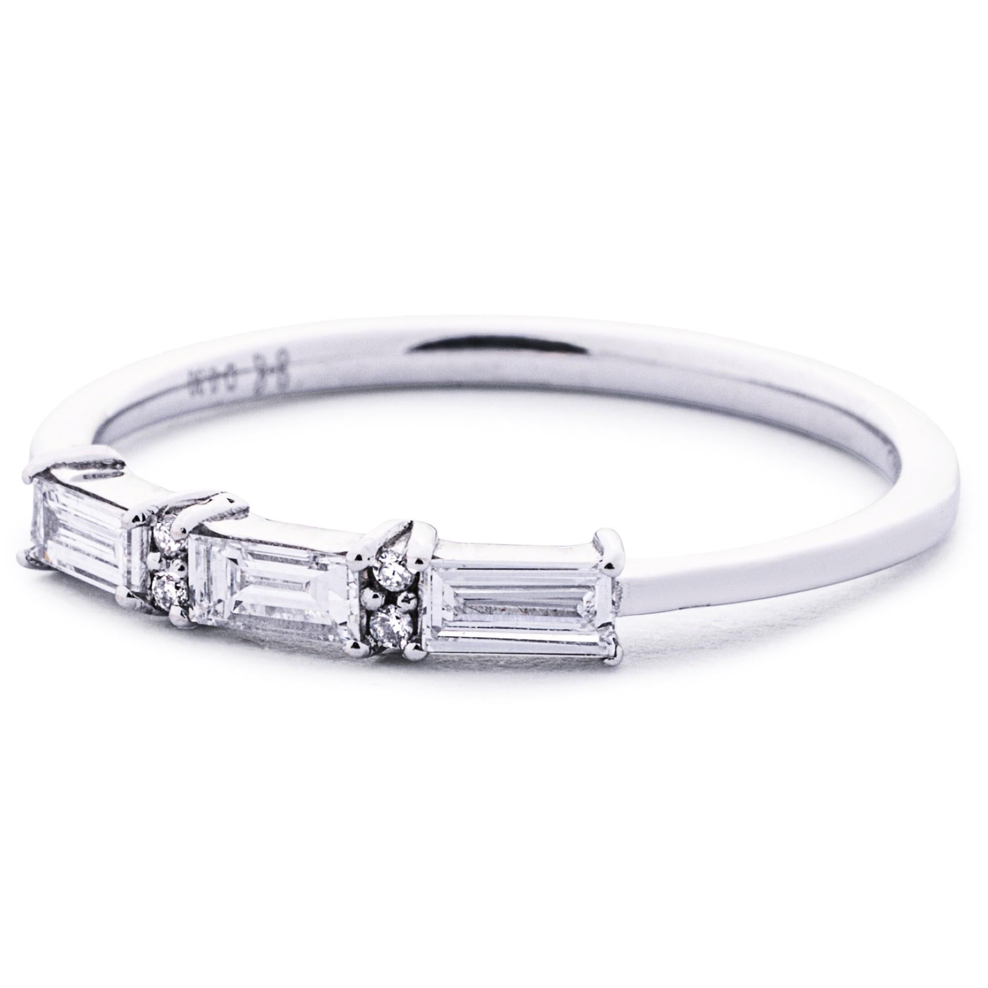 Alex Jona White Diamond Baguette Cut 18 Karat White Gold Ring Neuf - En vente à Lugano, CH
