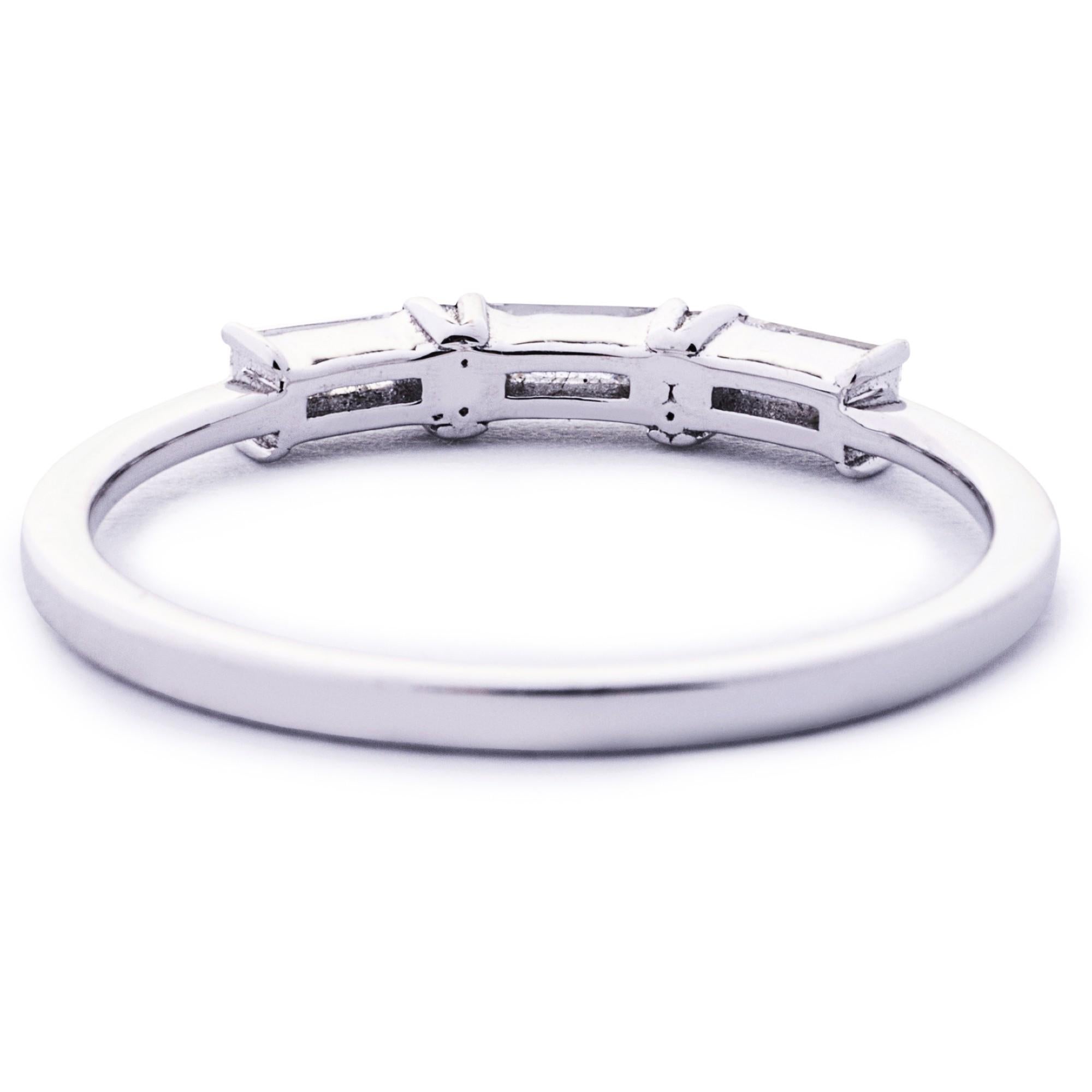 Alex Jona, bague en or blanc 18 carats avec diamants blancs taille baguette en vente 3