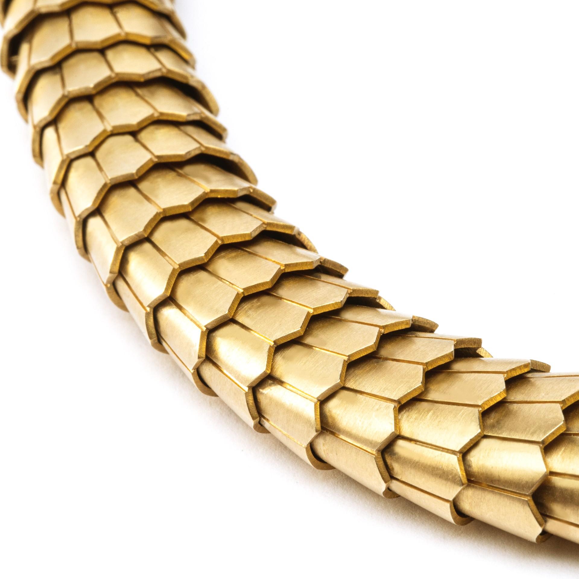  Alex Jona, collier serpent souple en or jaune brossé 18 carats et diamants blancs Pour femmes en vente