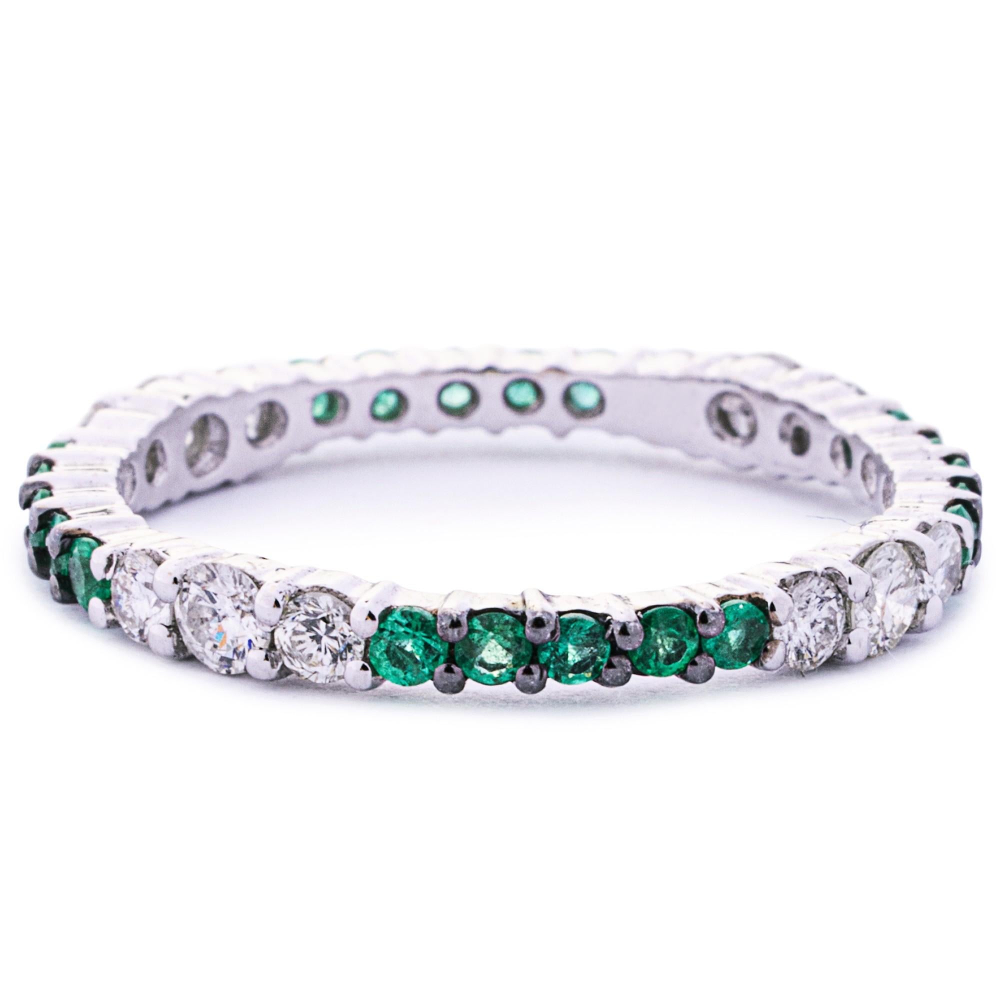 Alex Jona White Diamond Emerald 18 Karat White Gold Eternity Band Ring In New Condition For Sale In Torino, IT