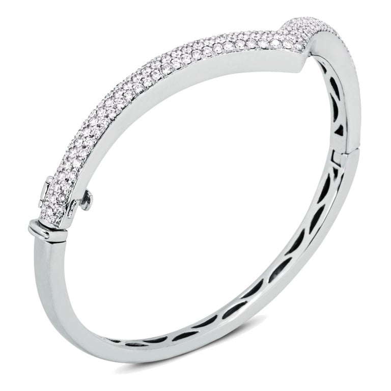 Round Cut Alex Jona White Diamond Pavé 18 Karat White Gold Bangle Bracelet For Sale