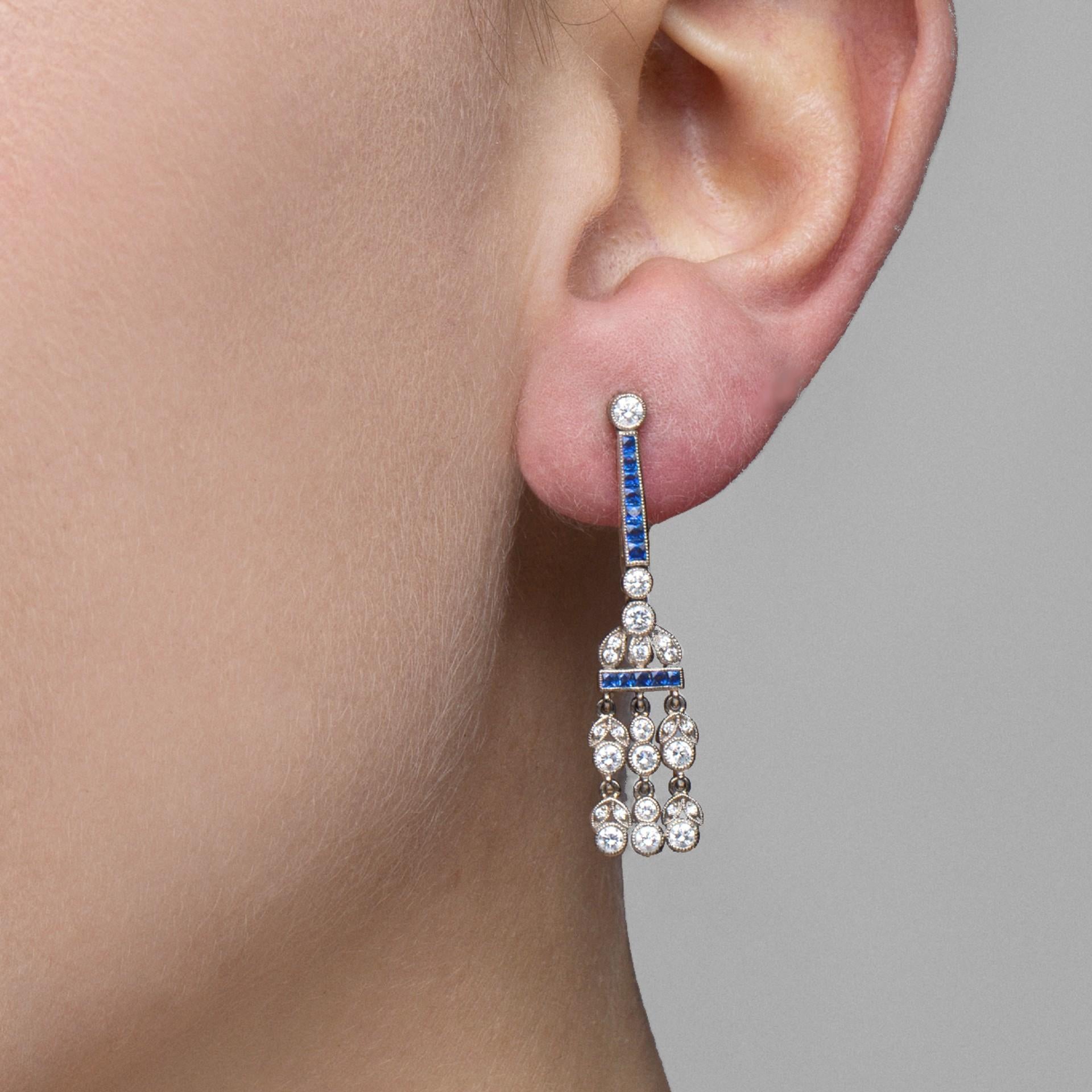 Alex Jona White Diamond Sapphire Platinum Chandelier Earrings In New Condition For Sale In Torino, IT