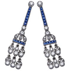 Kronleuchter-Ohrringe von Alex Jona aus Platin mit weißem Diamant und Saphir