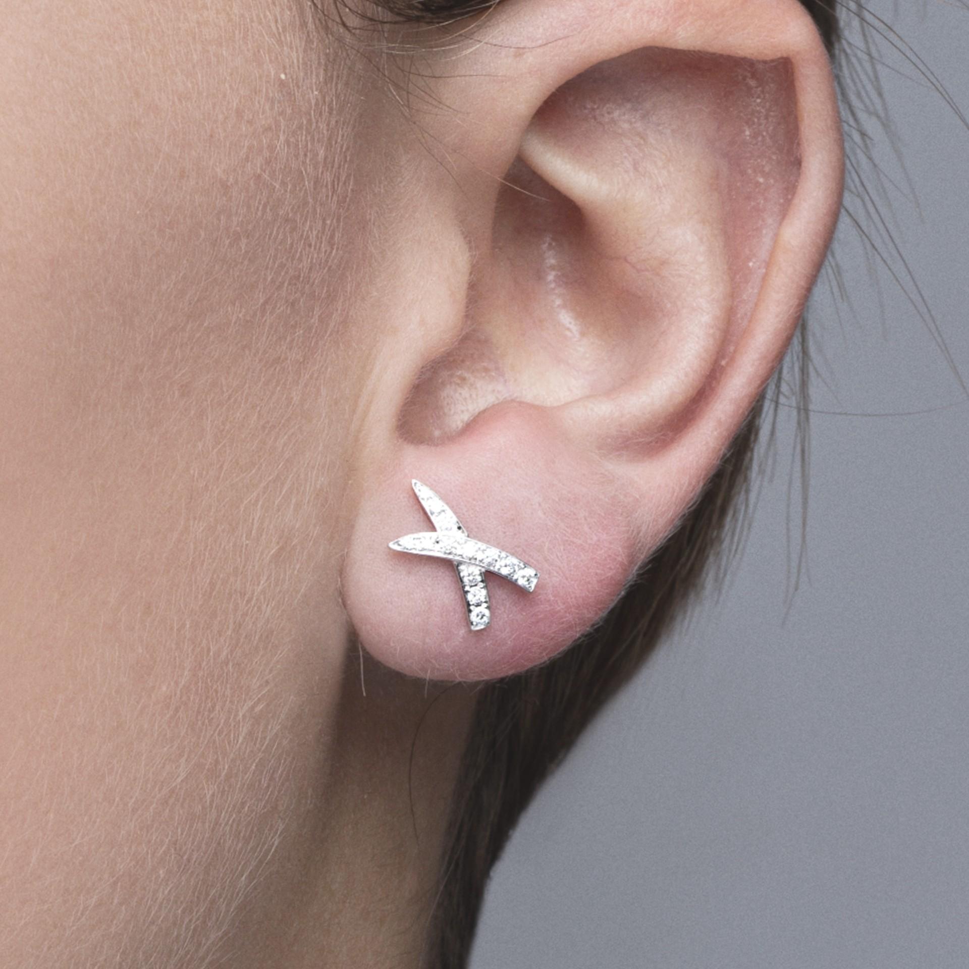 Round Cut Alex Jona White Diamond White Gold Criss Cross Stud Earrings For Sale