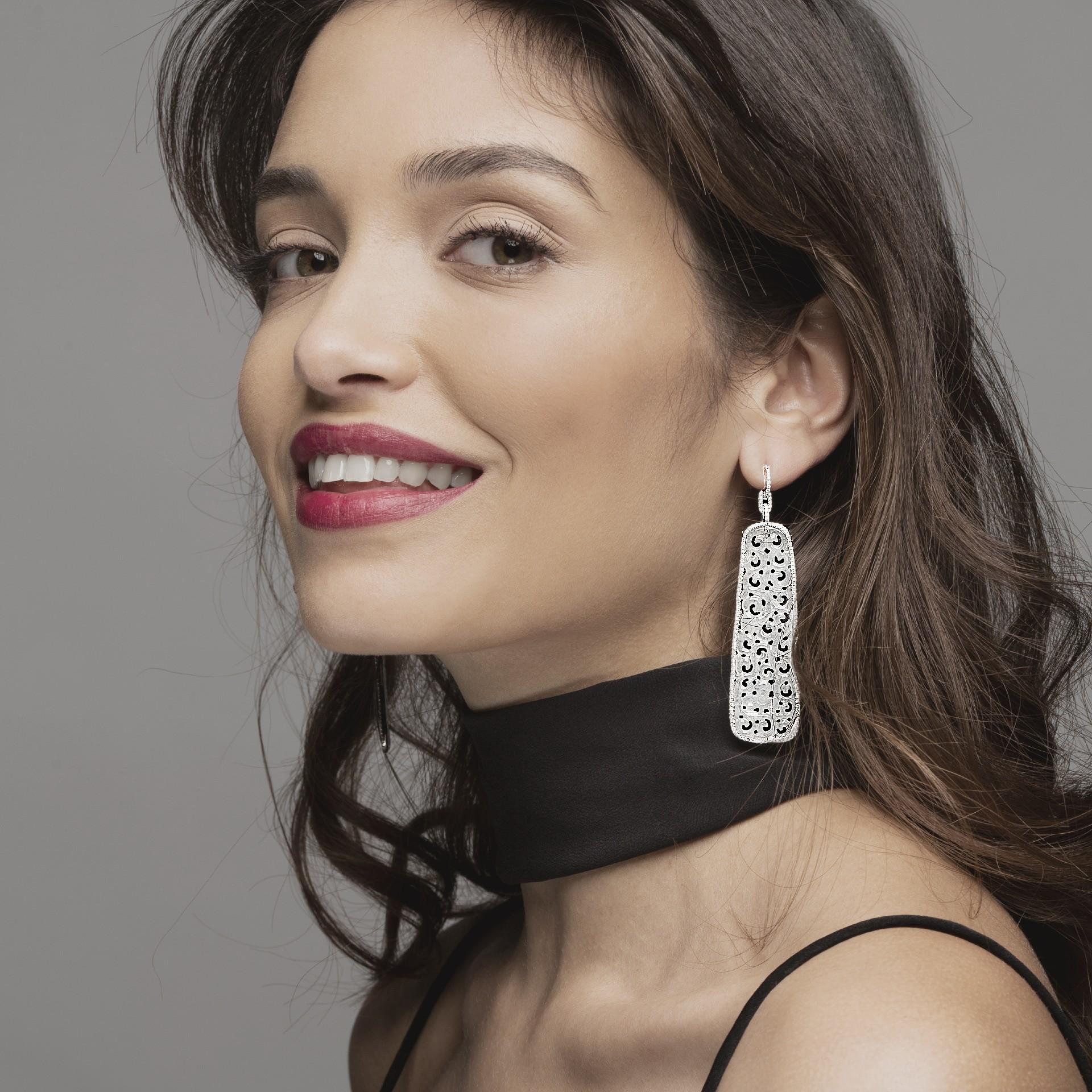 Alex Jona design collection, hand crafted in Italy, 18 karat white gold One-of-a-Kind pendant earrings suspending two white carved Burmese Jade weighing 35.94 carats, surrounded by 300 white diamonds weighing 1.46 carats.
Dimensions : H 60 mm x W