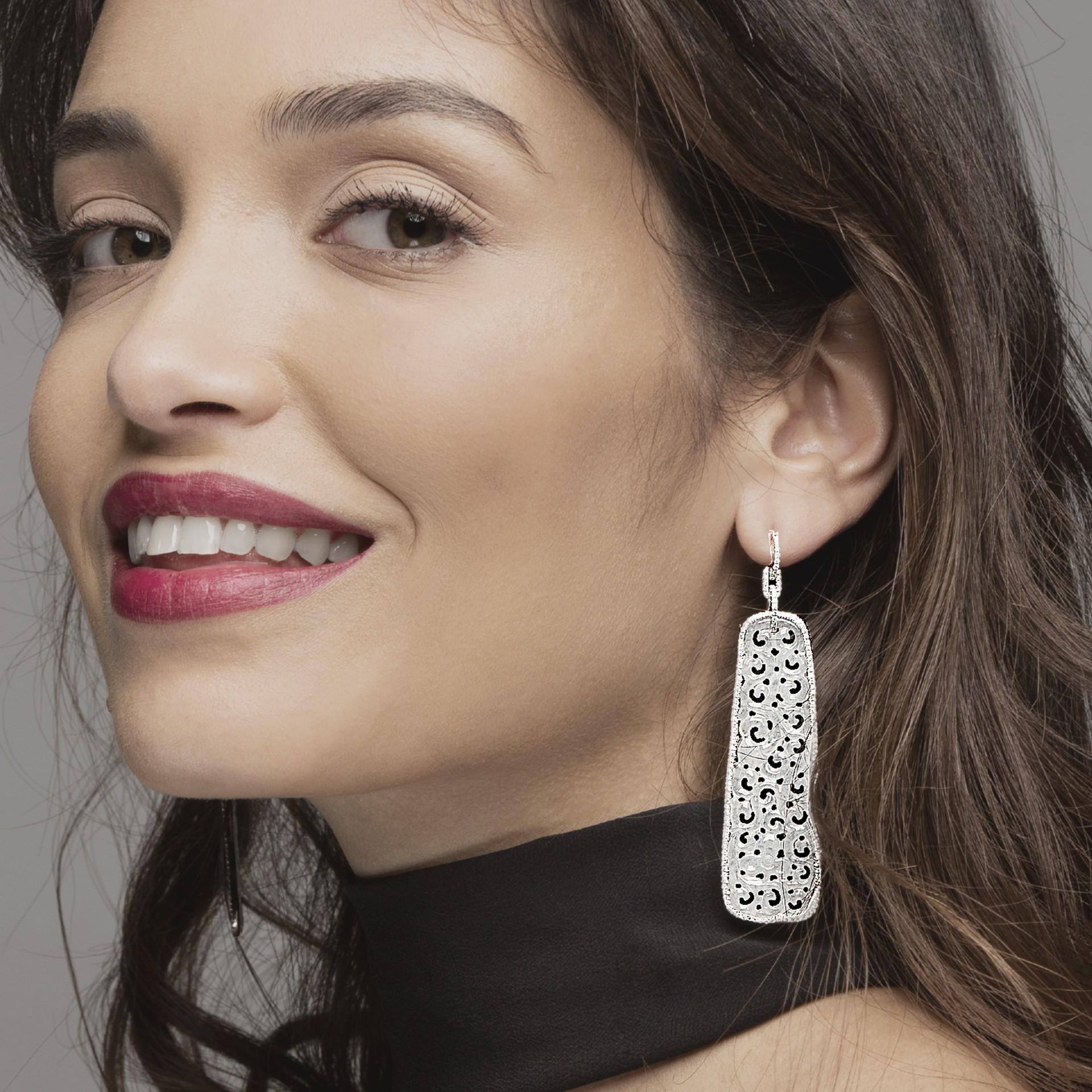 Alex Jona White Jadeite Jade White Diamond 18 Karat White Gold Dangle Earrings In New Condition For Sale In Lugano, CH