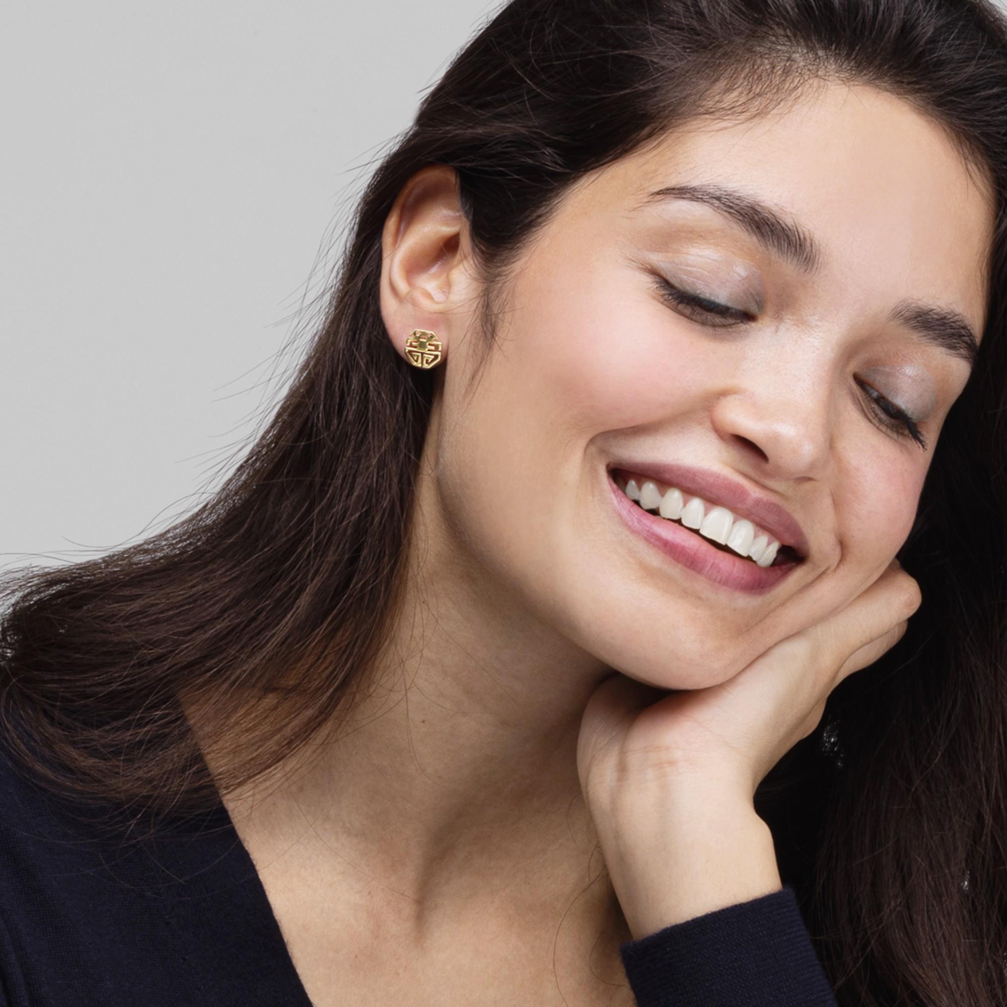 Achteckige Alex Jona Gelbgold Happy Long Life Ohrringe im Zustand „Neu“ im Angebot in Lugano, CH