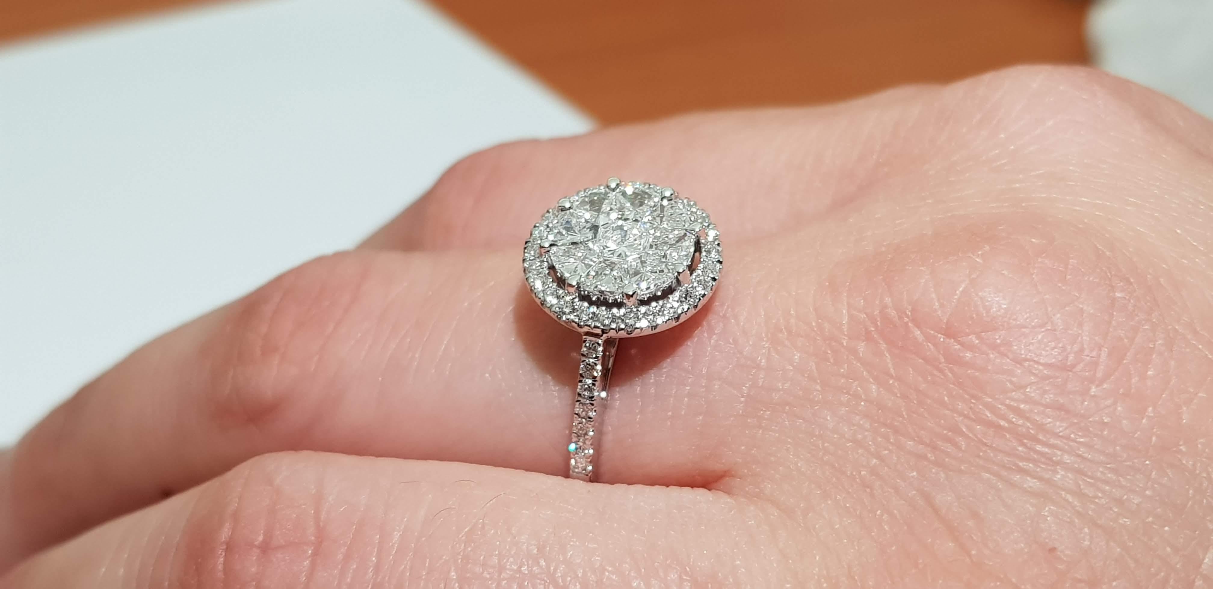 En vente :  Alex Kou, bague à monture invisible de forme ronde sertie de diamants taille 9 pièces de 0,7 carat 7