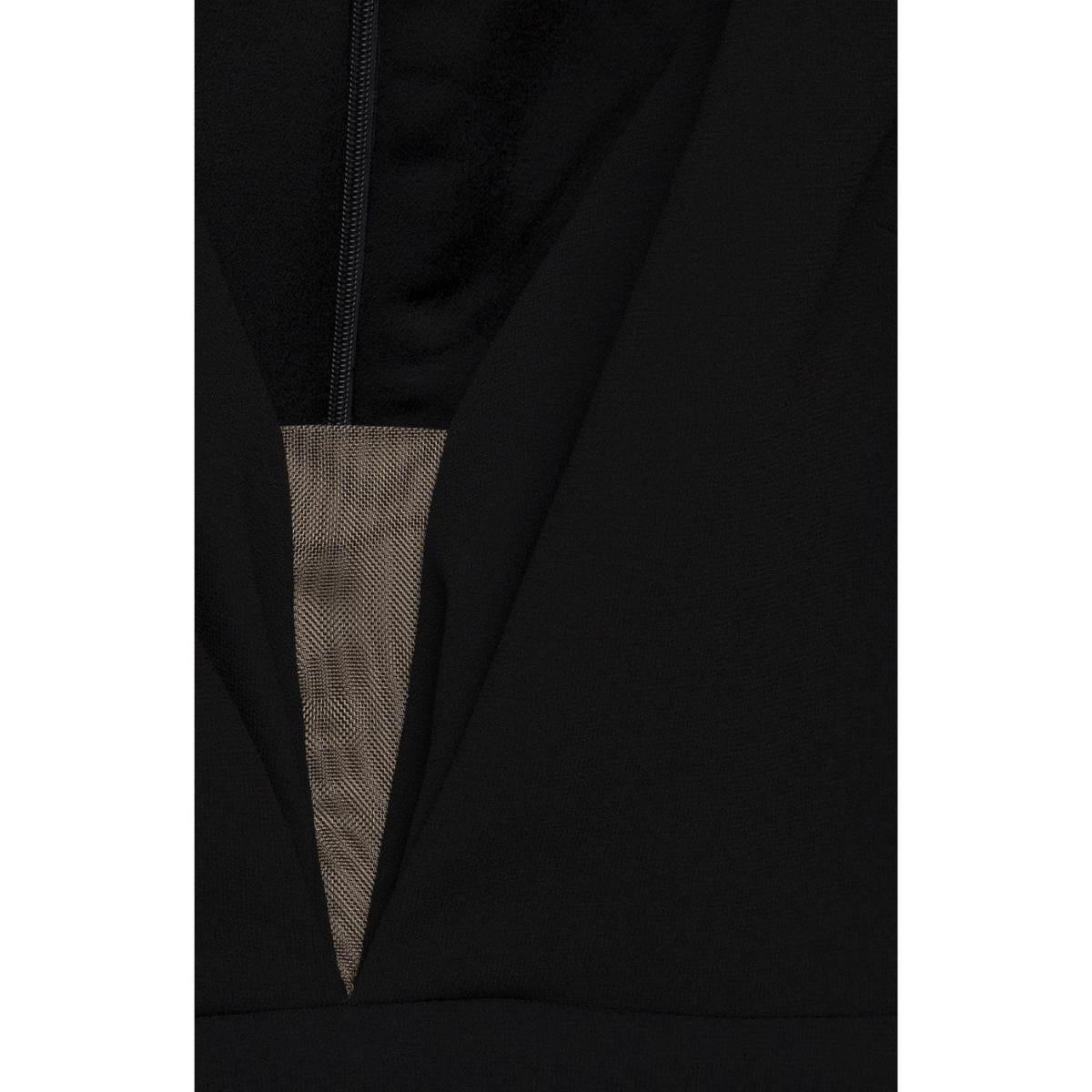 V neckline.
Long sleeves.
Structured shoulders.
Column silhouette.
Floor length.
Back zip.
Composition: 82% triacetate, 15% polyester
Lining: 93% polyester, 7% spandex.
Dry clean.