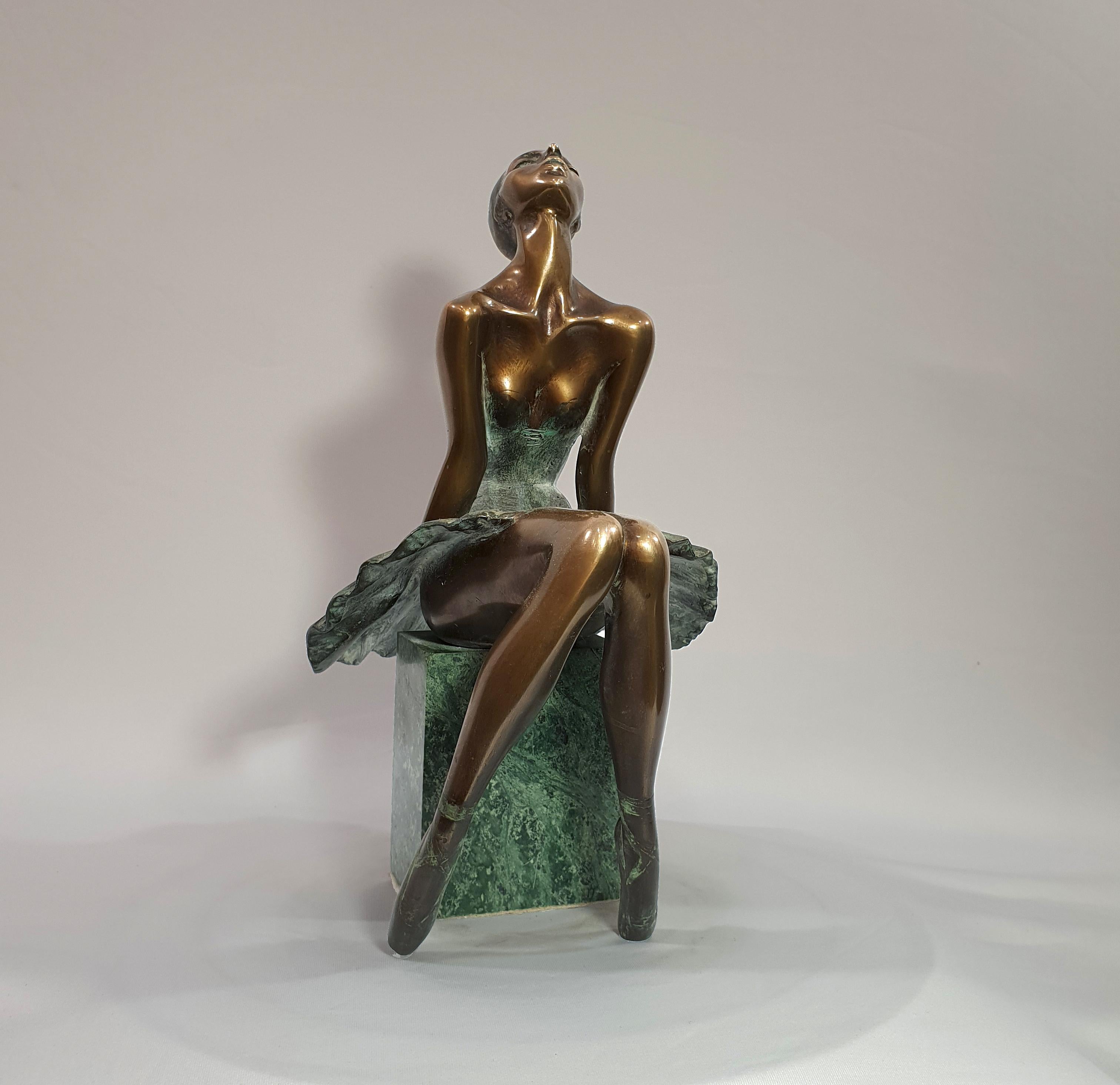 Ballerina auf einem Würfel (Realismus), Sculpture, von Alex Radionov