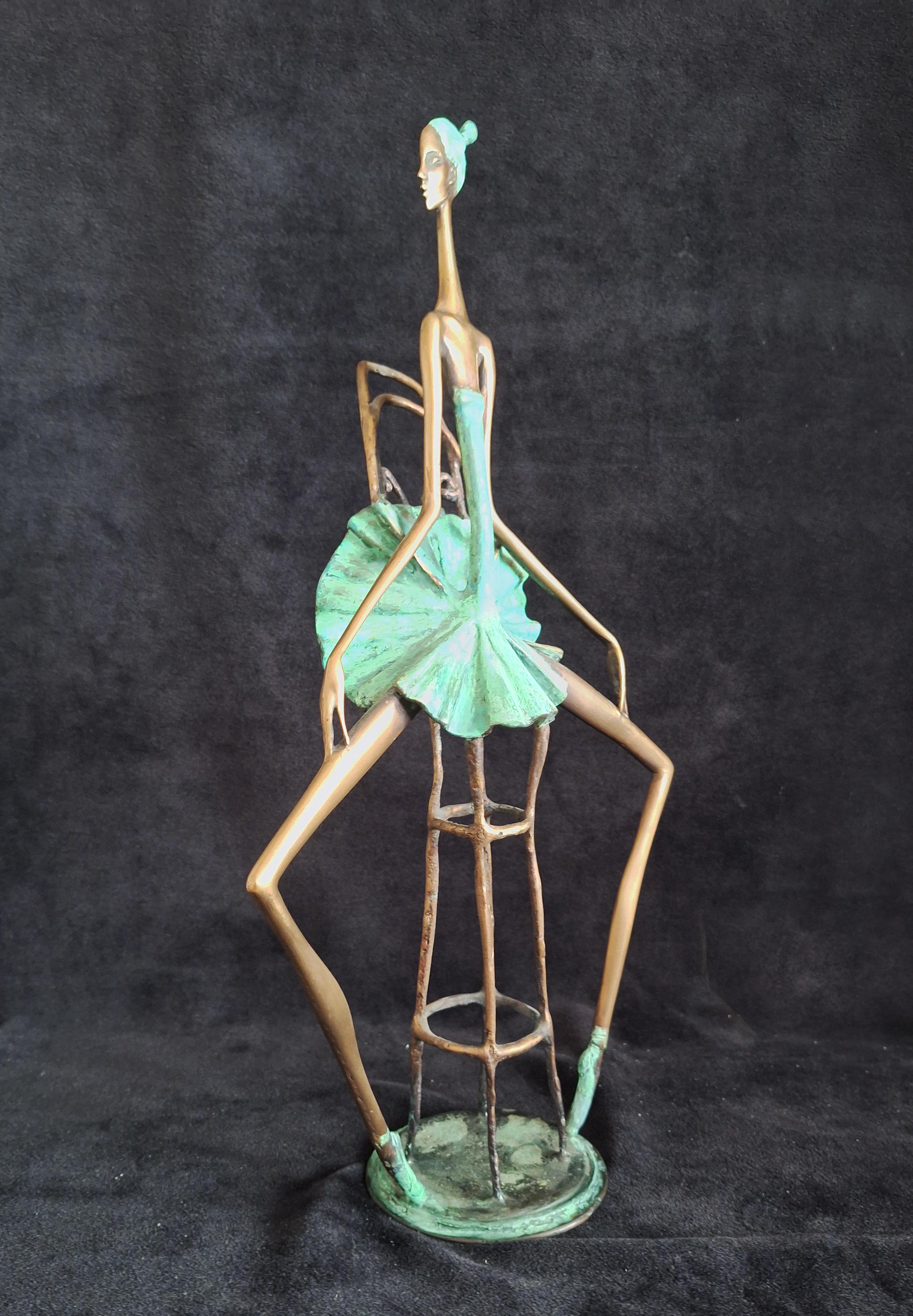 In posa - Sculpture di Alex Radionov