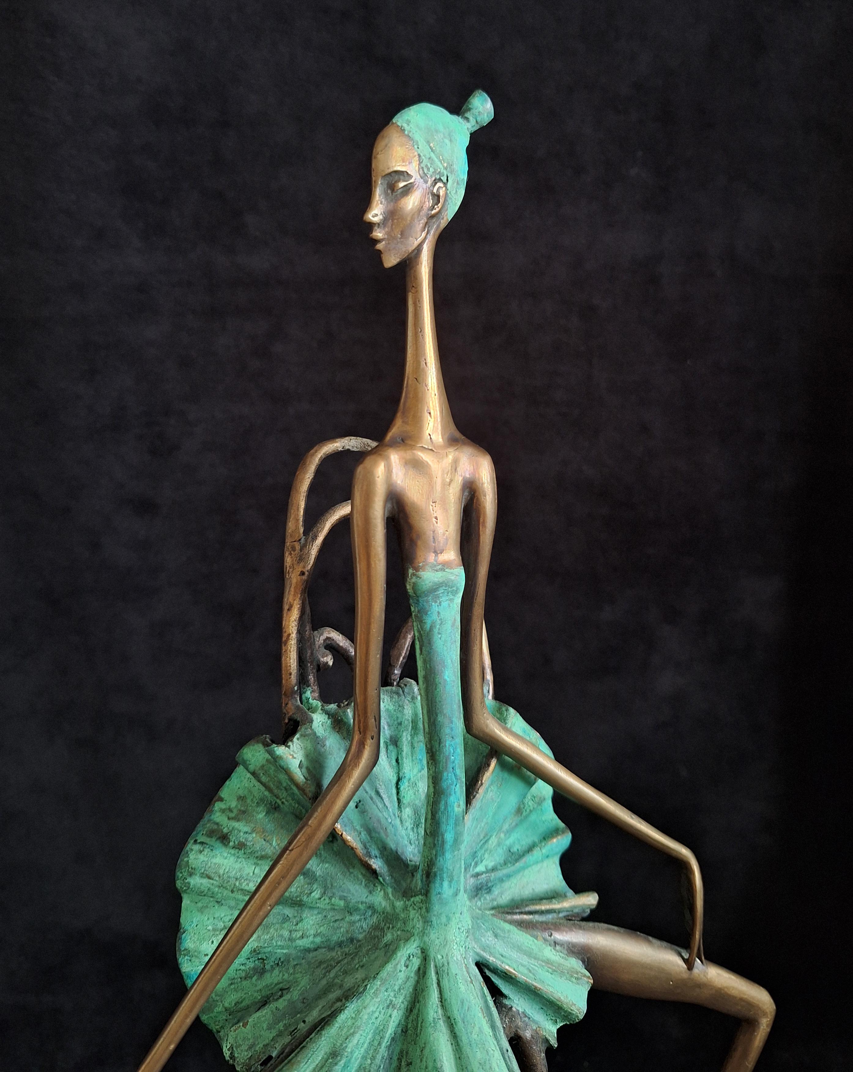 In posa - Figurative Sculpture Oro di Alex Radionov