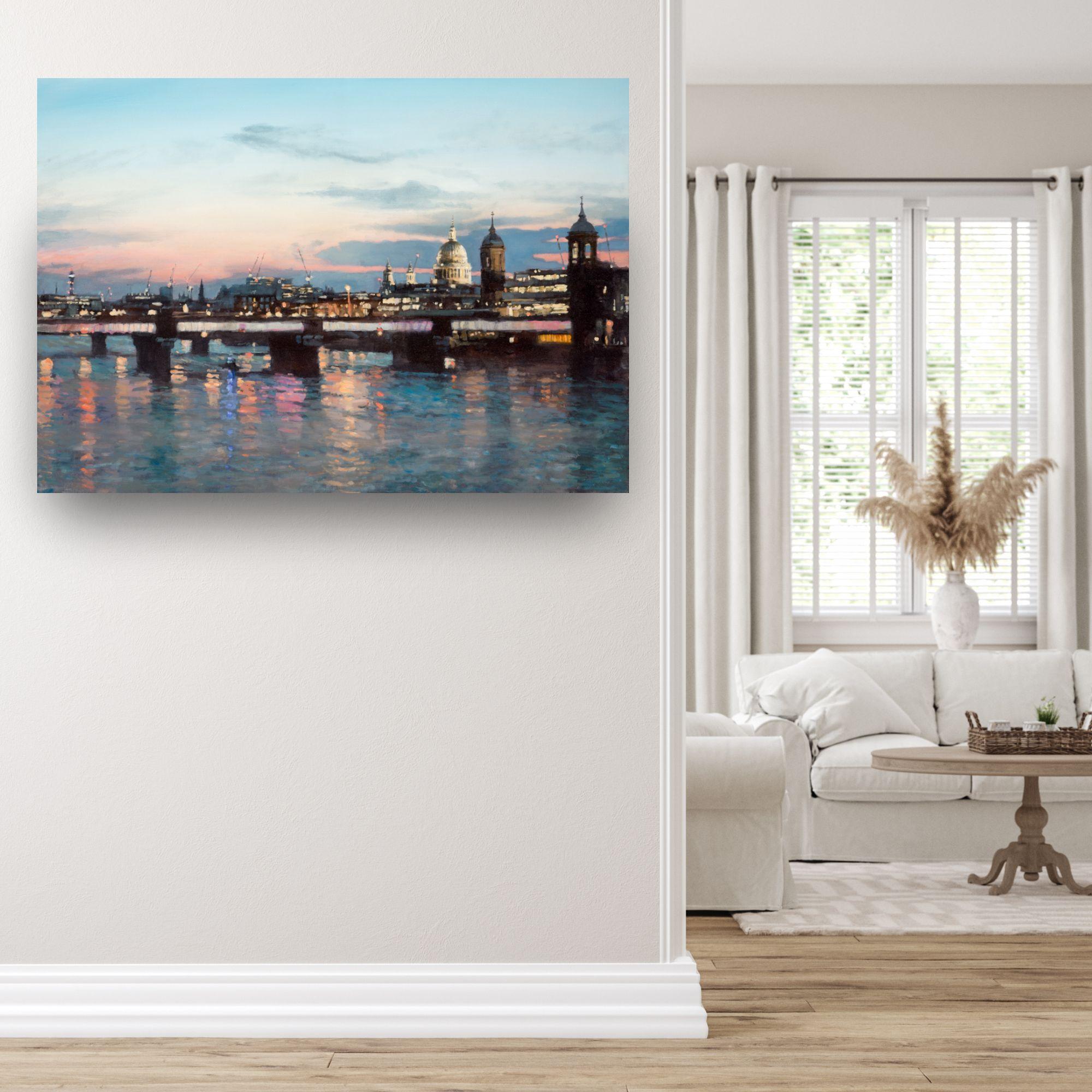 Atardecer desde el Puente de Londres -pintura al óleo original de un paisaje urbano-obra de arte contemporánea - Painting de Alex Rennie