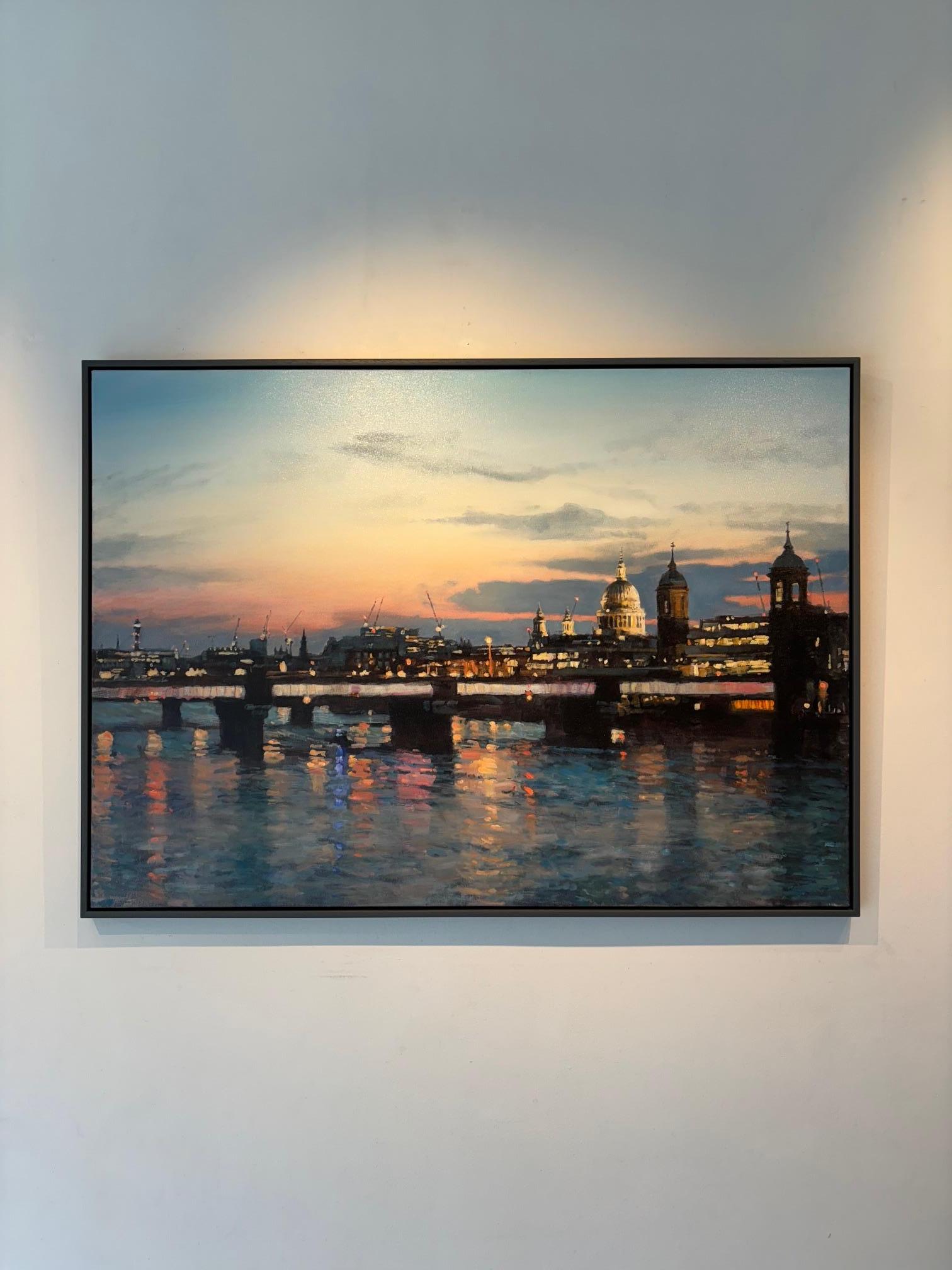 Atardecer desde el Puente de Londres -pintura al óleo original de un paisaje urbano-obra de arte contemporánea - Painting Impresionista de Alex Rennie