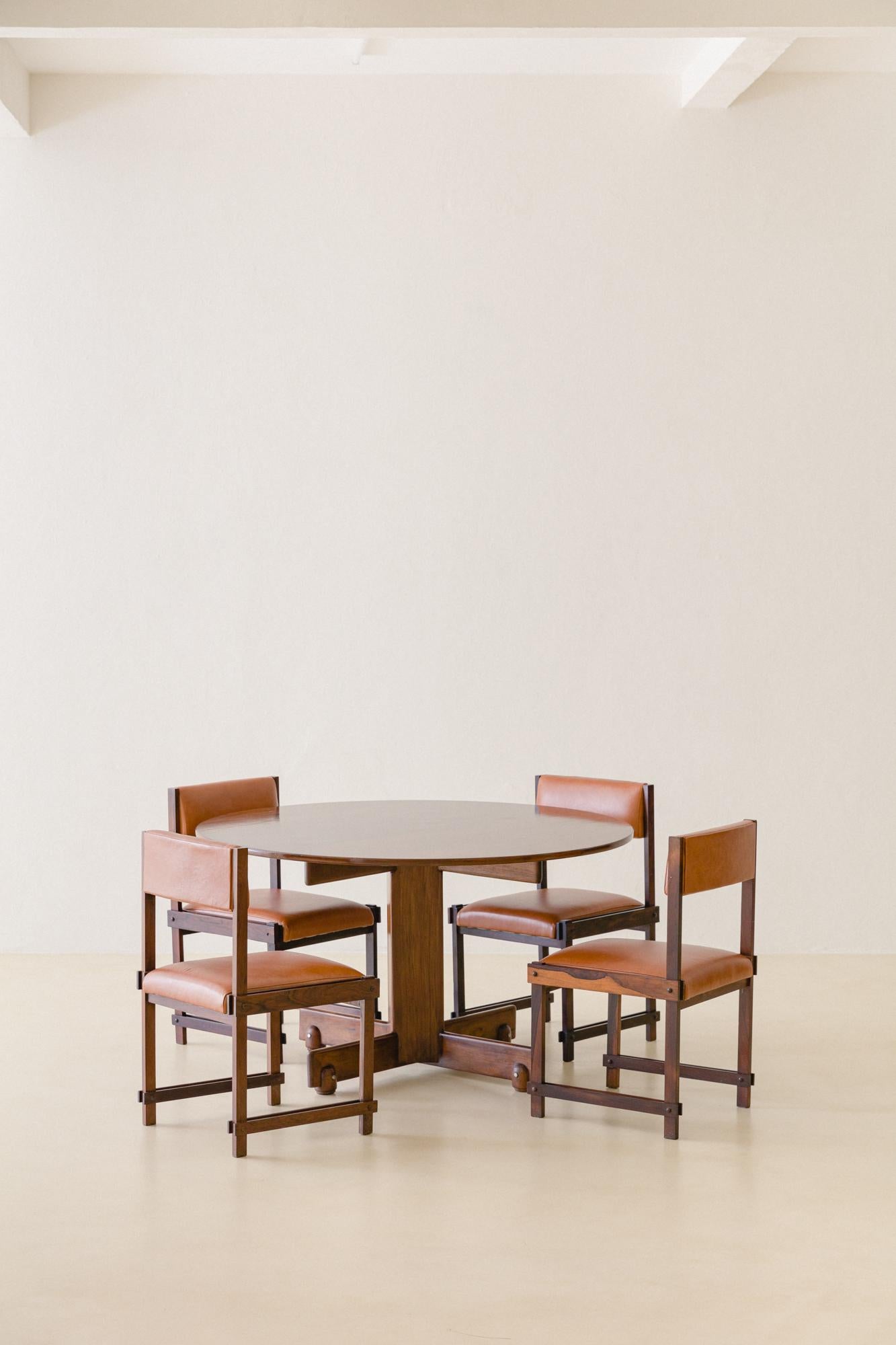 Table de salle à manger ronde « Alex » de Sergio Rodrigues, design brésilien du milieu du siècle dernier Bon état - En vente à New York, NY