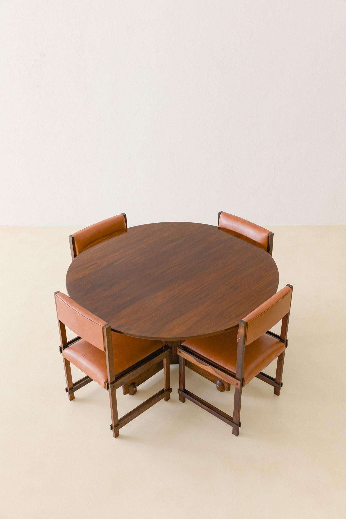 Bois de rose Table de salle à manger ronde « Alex » de Sergio Rodrigues, design brésilien du milieu du siècle dernier en vente