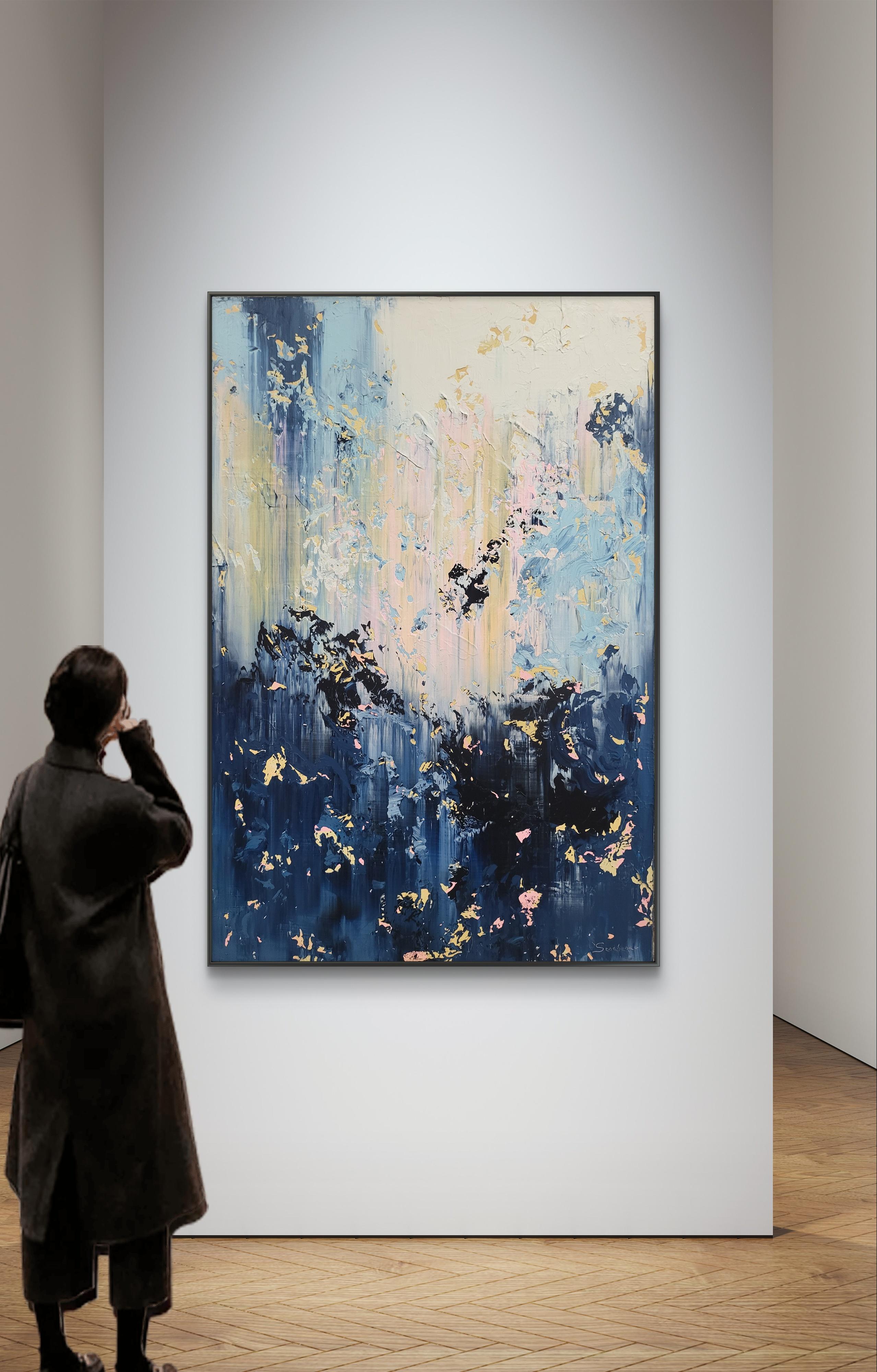 In questo dipinto ho scatenato un fiume di emozioni, mescolando la calma dei blu pastello con i neri profondi e struggenti per simboleggiare il flusso e il riflusso delle nostre esperienze interiori. Le macchie d'oro rappresentano rari e fugaci