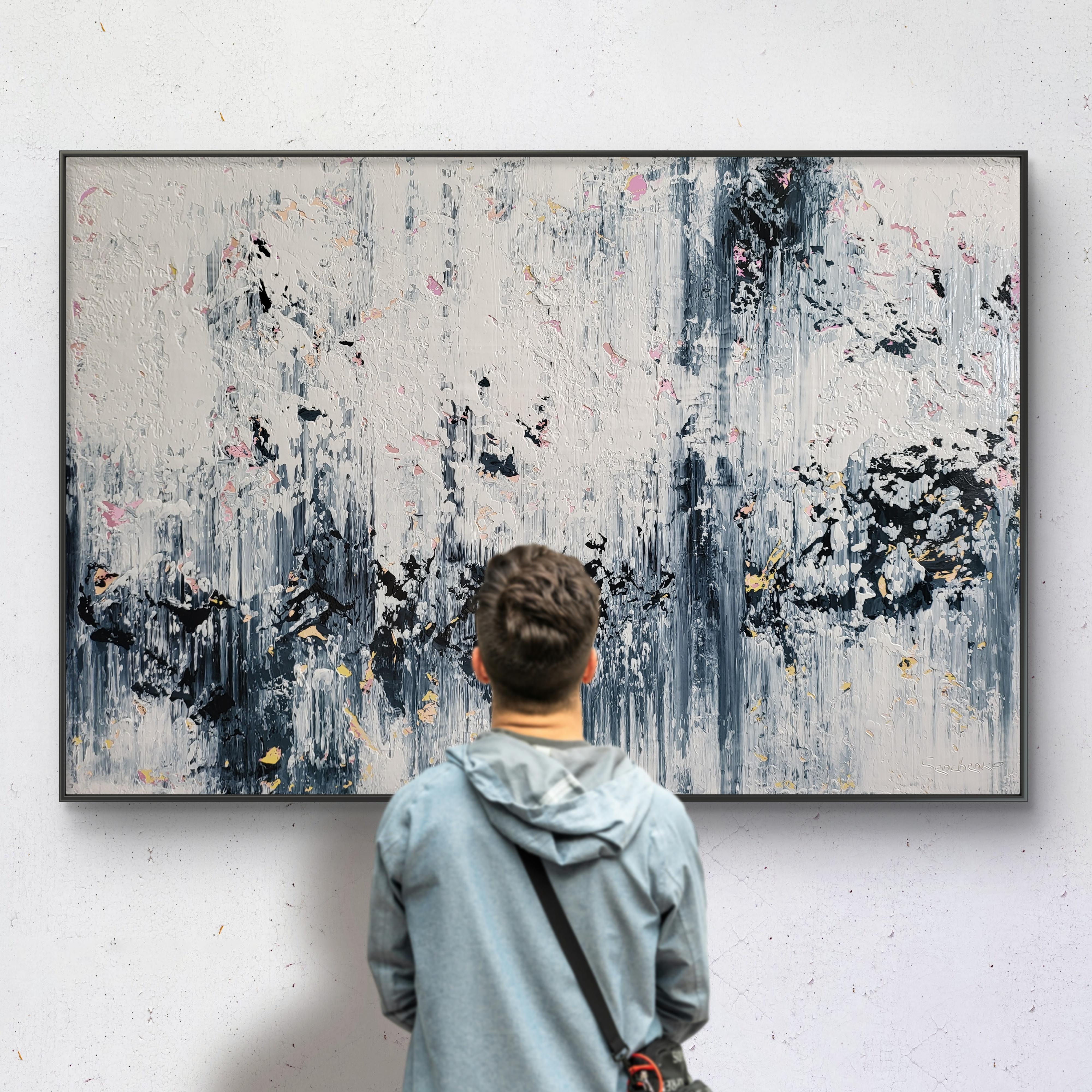 In quest'opera d'arte, ho impregnato la mia tela di una tempesta di emozioni attraverso pennellate audaci e ampie e un contrasto dinamico di colori. Utilizzando gli acrilici, sovrappongo texture e tonalità per catturare una danza cruda ed evocativa