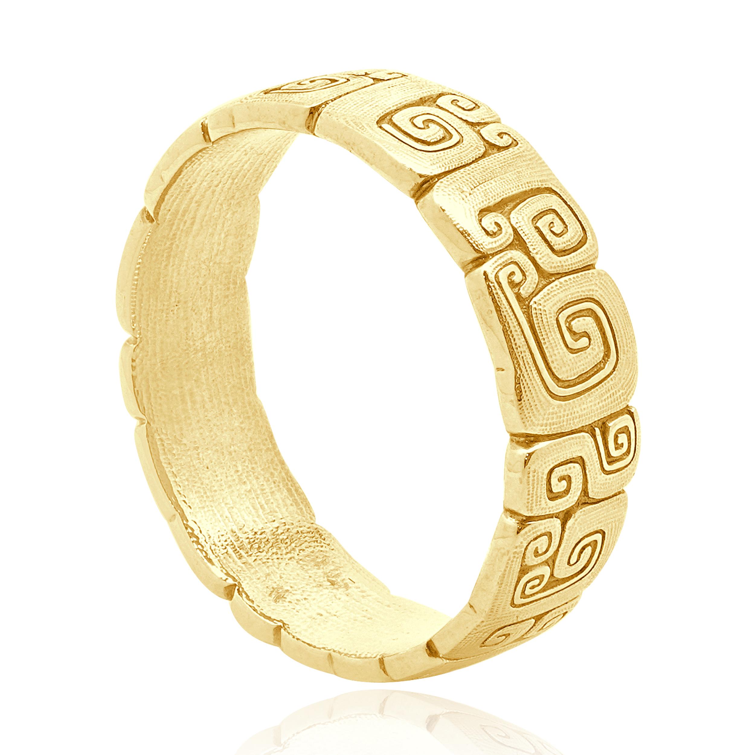 Design/One : AleXS
Matériau : Or jaune 18K
Dimensions : la partie supérieure de l'anneau mesure 7.14 mm de large
Taille : 12.75
Poids : 11,80 grammes