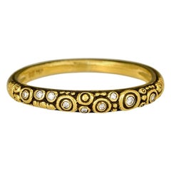 Anello a fascia "Circle Dome" di Alex Sepkus con diamanti bianchi in oro giallo 18 kt.