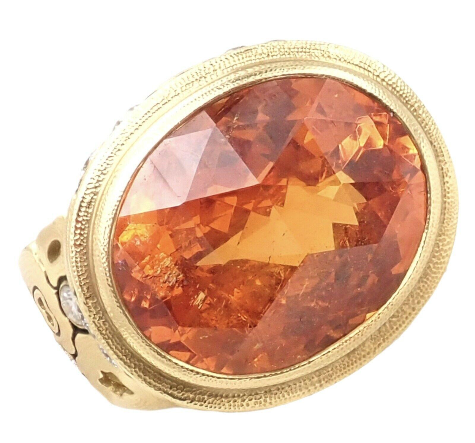 18k Gelbgold Diamant und große Orange Spessartine Fenster Ring von Alex Sepkus.
Mit einem seltenen großen oval geschliffenen orangefarbenen Spessartitstein mit viel Feuer - 16,5 mm x 12,25 mm x 8 mm - 14ct
Zwanzig runde Diamanten im Brillantschliff