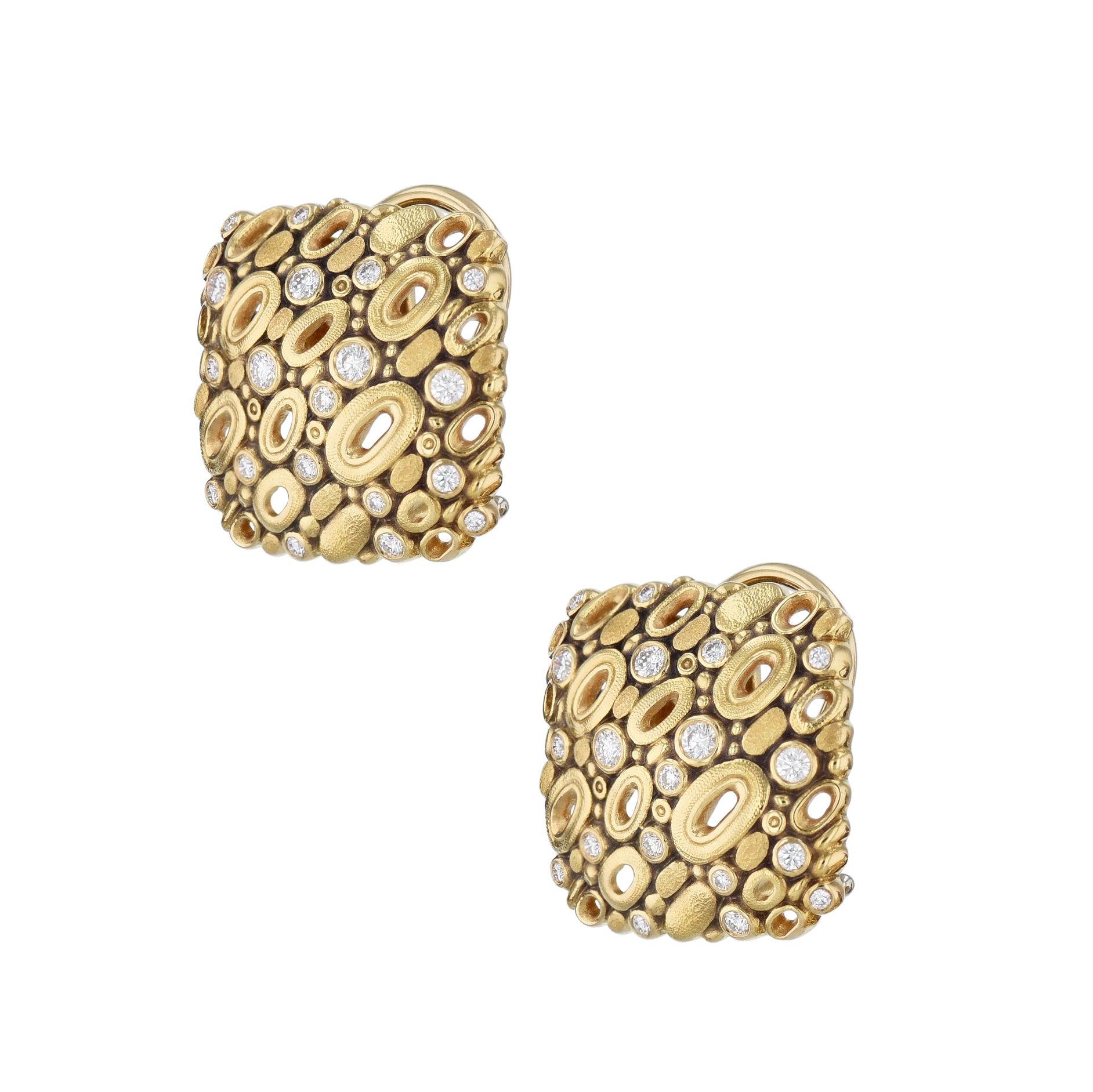 Alex Sepkus' dazzling Flying Oval Square Estate Earrings are crafted with 18k Yellow Gold and 38 beautiful Diamonds. These exquisite earrings bare an eye-catching Alex Sepkus Flying Oval design, making it a timeless classic. Make a statement with