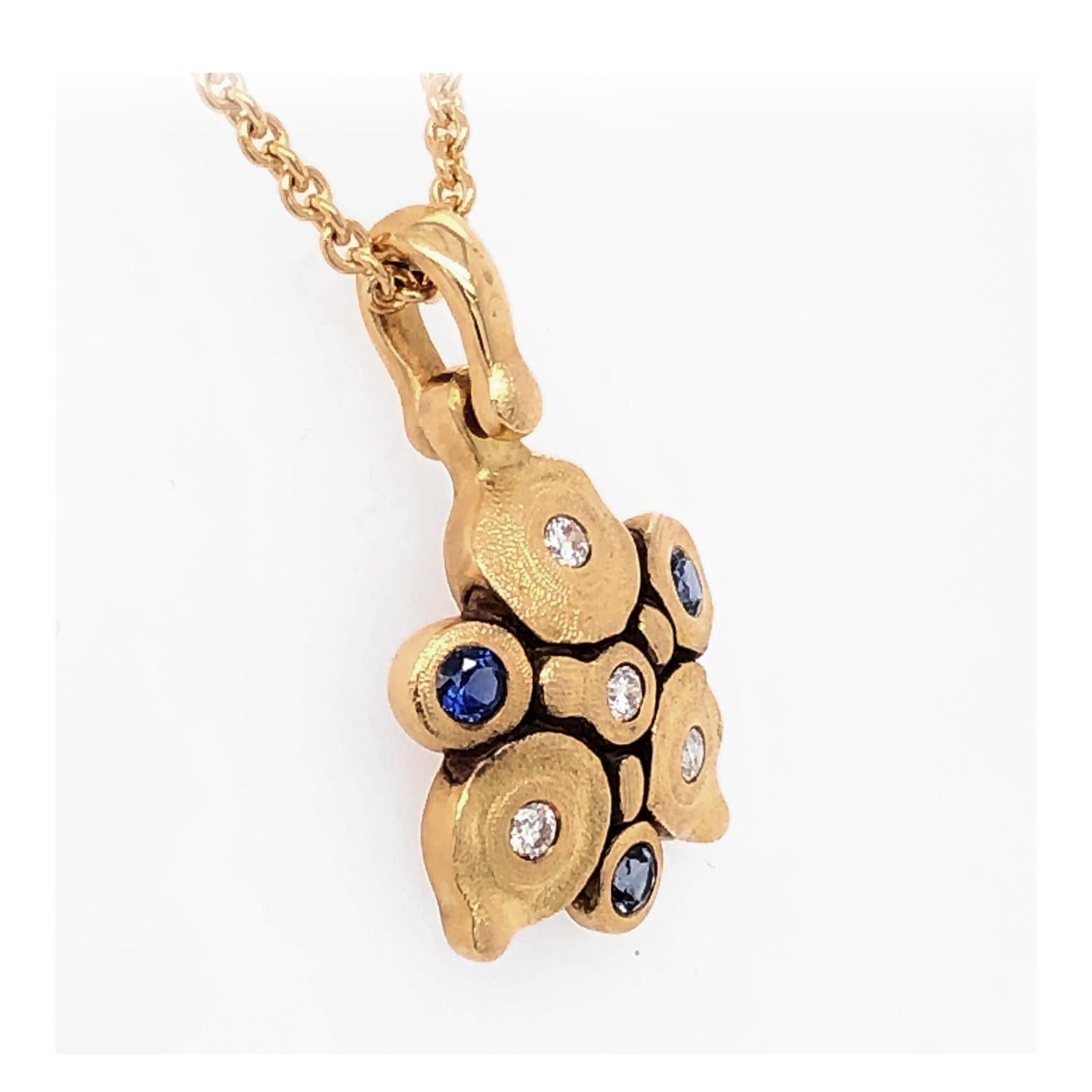 Contemporain Alex Sepkus, collier pendentif « Night Moth » avec saphirs bleus et diamants en vente