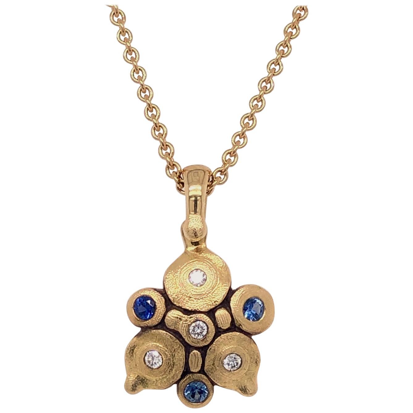 Alex Sepkus, collier pendentif « Night Moth » avec saphirs bleus et diamants en vente