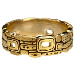 Alex Sepkus "Stone Barn" Band Ring in 18 Karat Yellow Gold