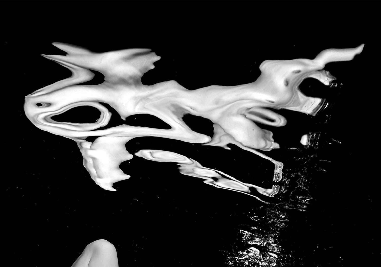Andromeda - Unterwasser-Schwarz-Weiß-Nacktfotografie - Archivdruck 23,5x17