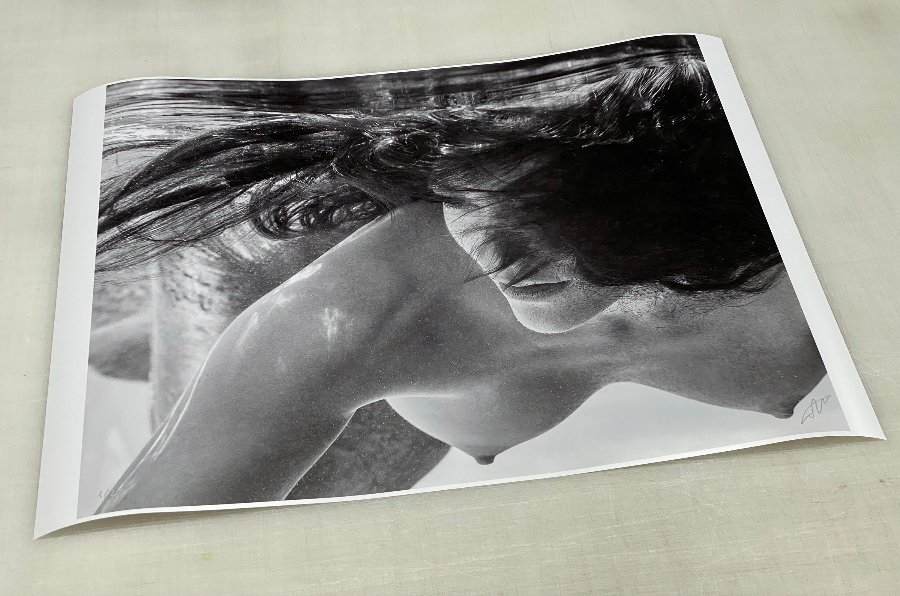 Apriel – Unterwasser-Nacktfotografie – Archivpigment 18 x 24