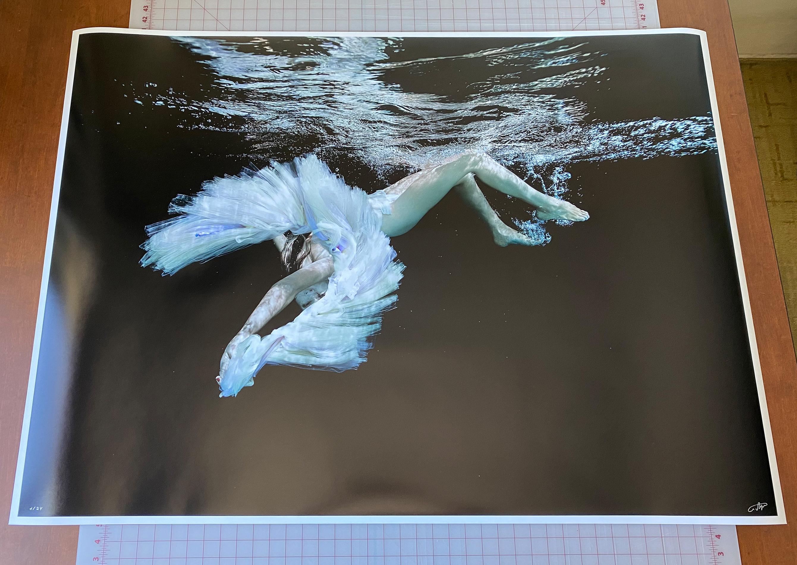 Ballet - photographie de nu sous-marine en noir et blanc - pigment d'archives 27