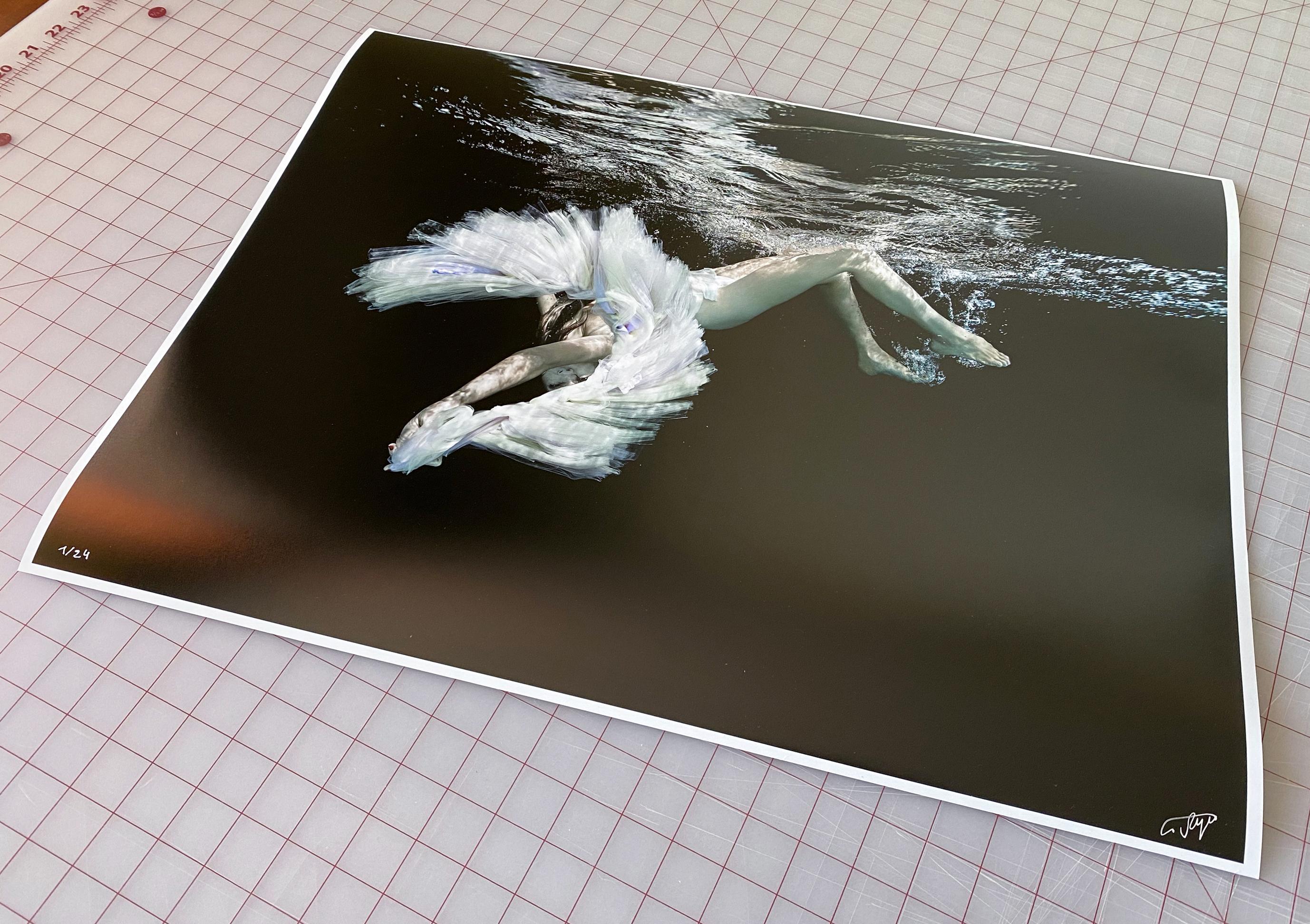 Balletto - fotografia di nudo subacqueo in bianco e nero - stampa su carta 17 x 23